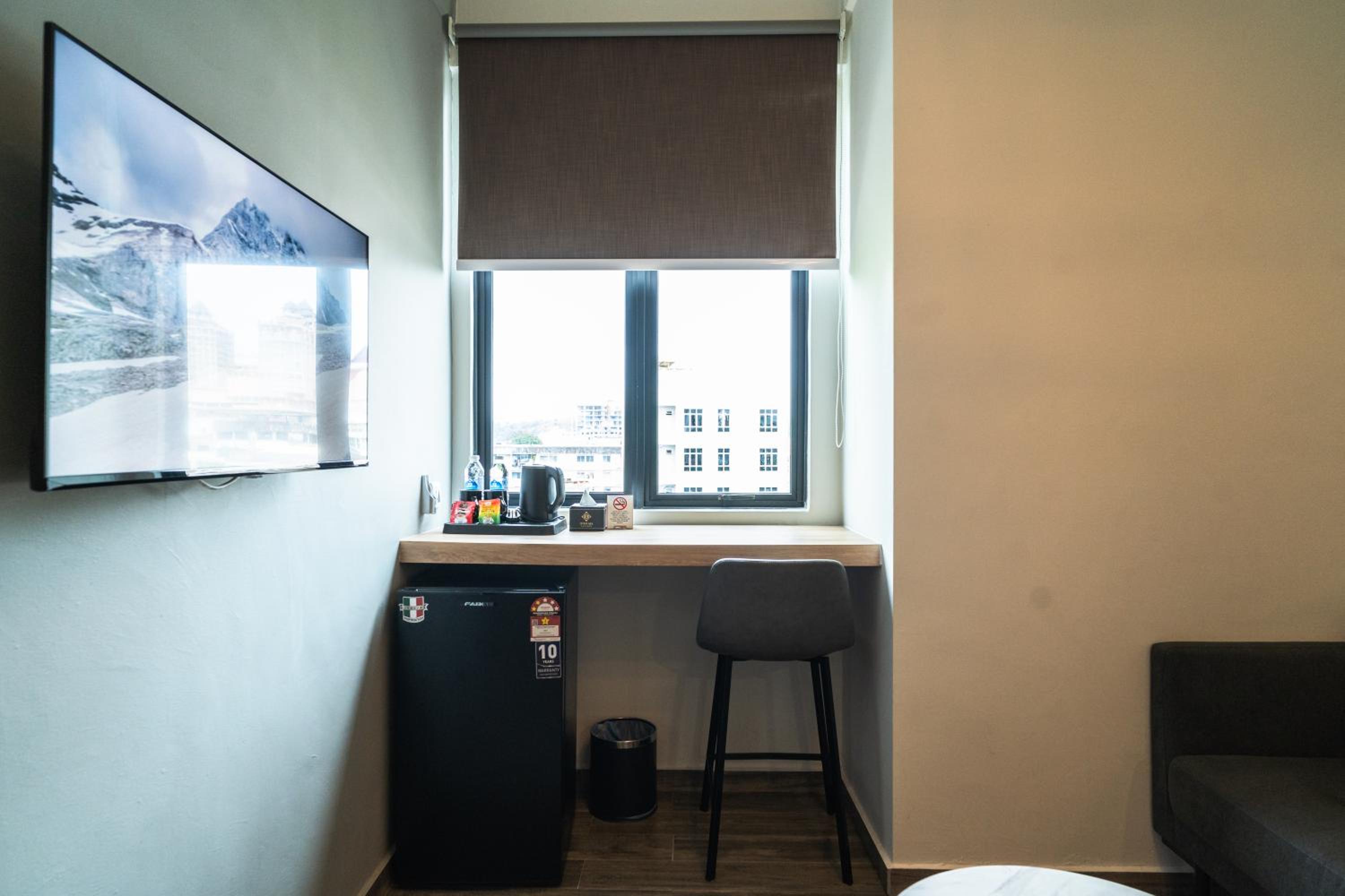 Plaza Suite - Photo 15