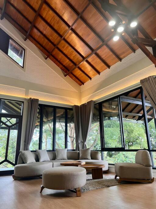 Villa photo 1