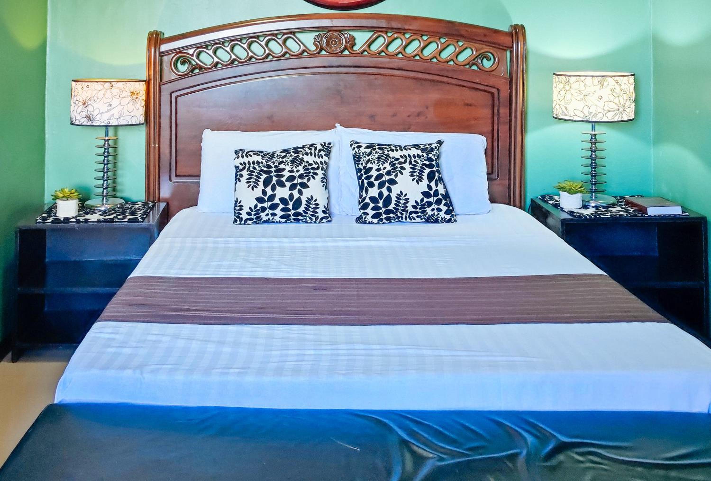 Suite - Photo 1