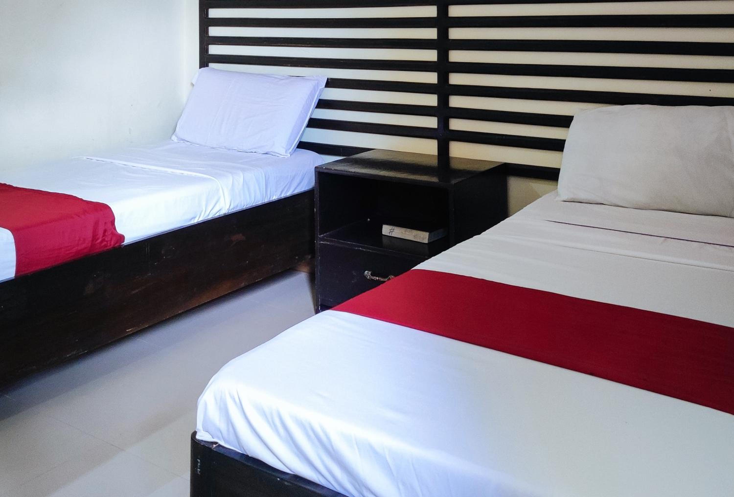 Twin Room - Photo 4