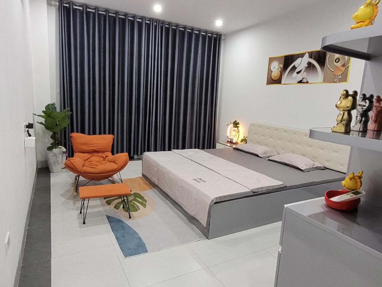 Family Room With Balcony photo 1