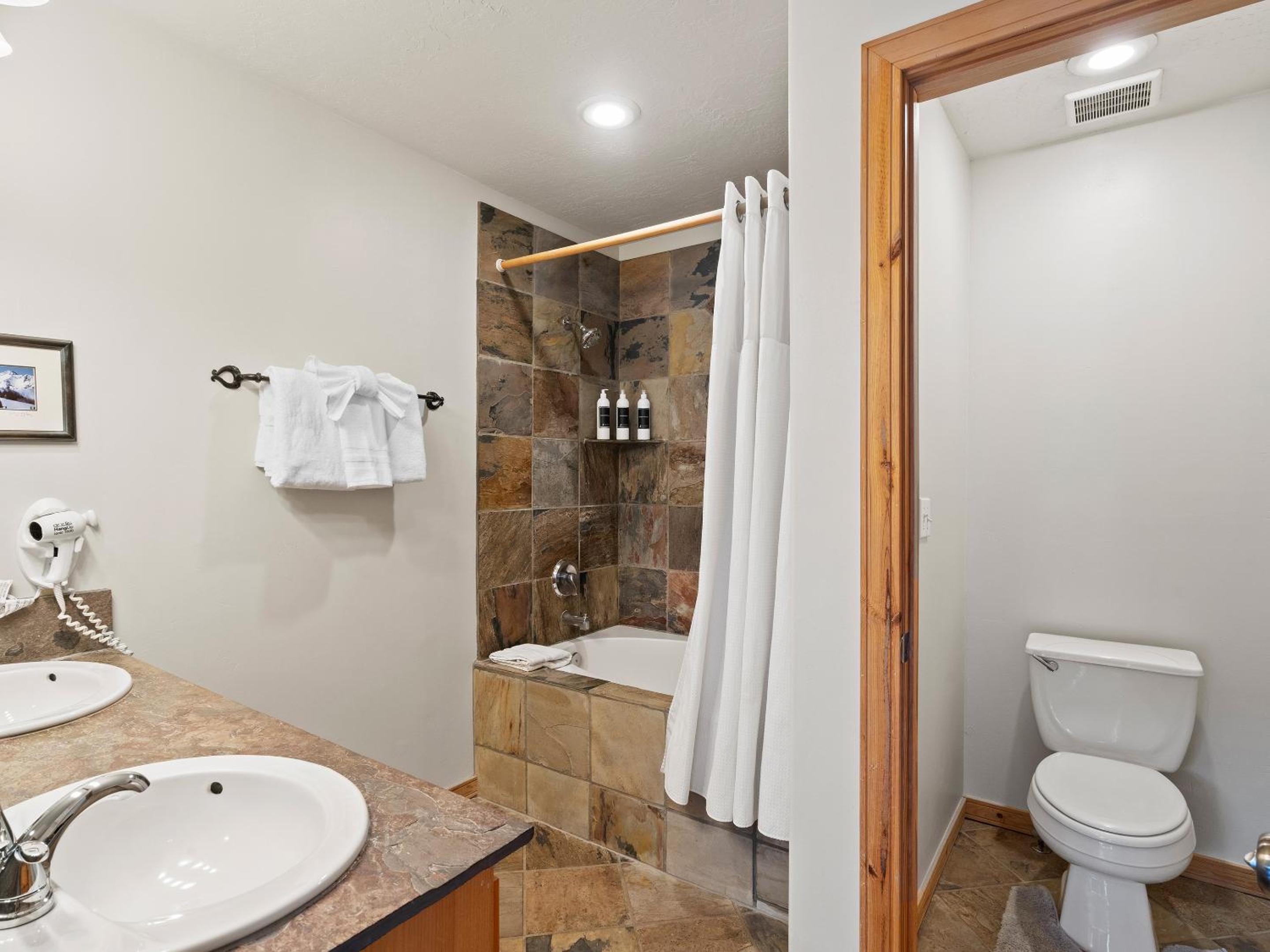 4 Bedroom Townhome 5531 photo 3