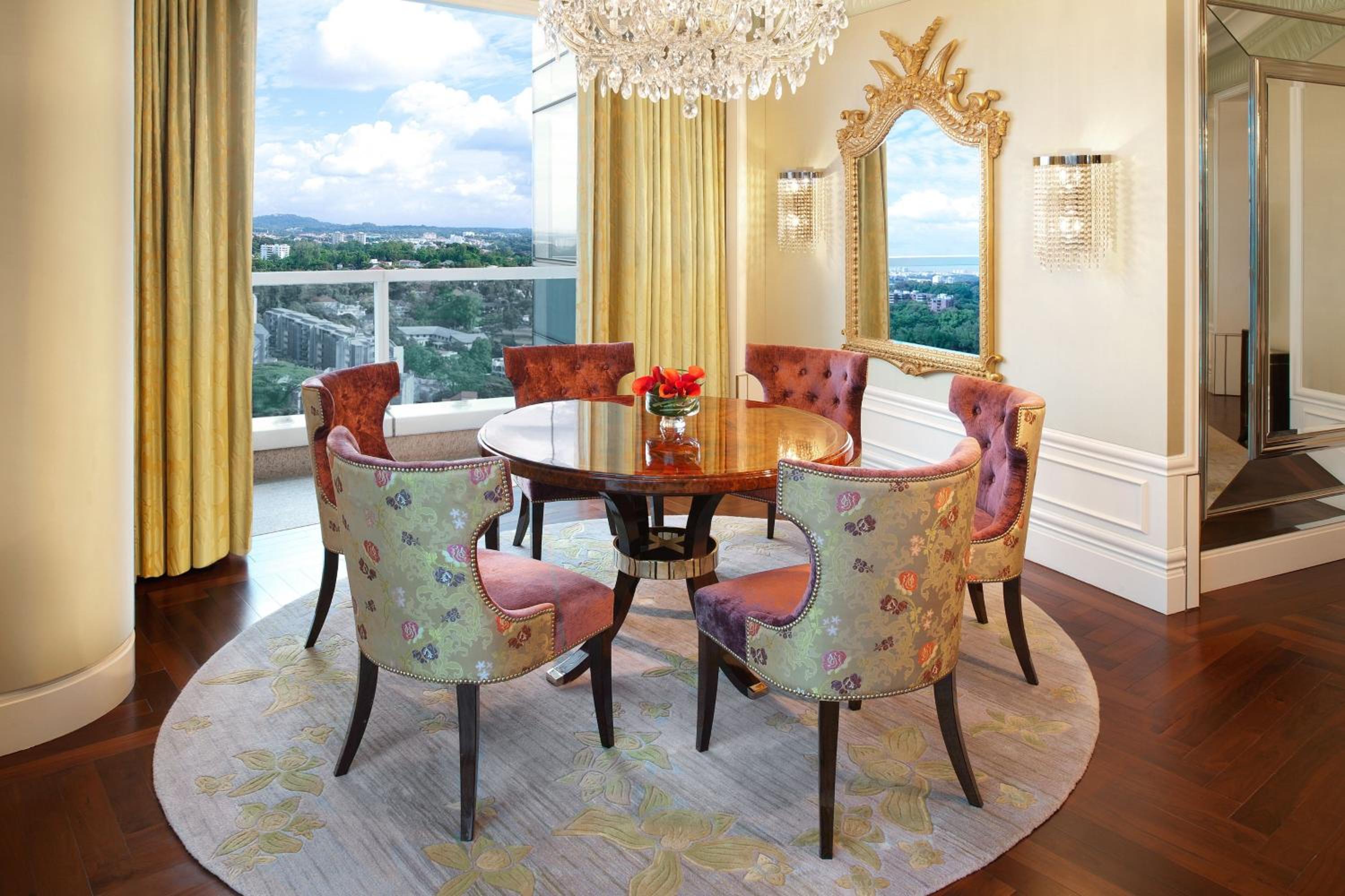 Premier Specialty, Suite, 1 King, Botanical Garden View Premier Specialty, Suite, 1 King, Botanical Garden View