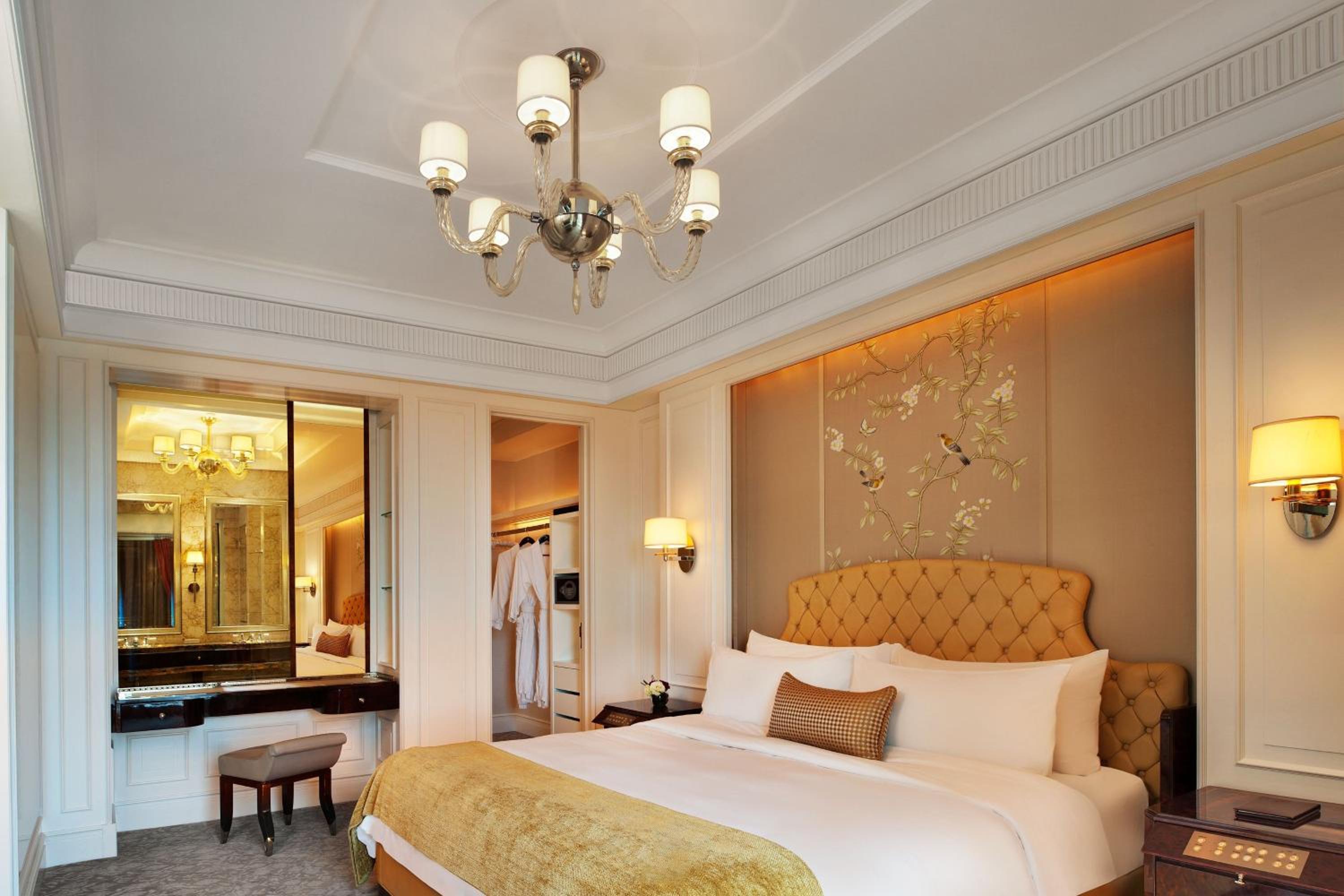 St. Regis, Suite, 1 King Bed, Botanical Garden View St. Regis, Suite, 1 King Bed, Botanical Garden View