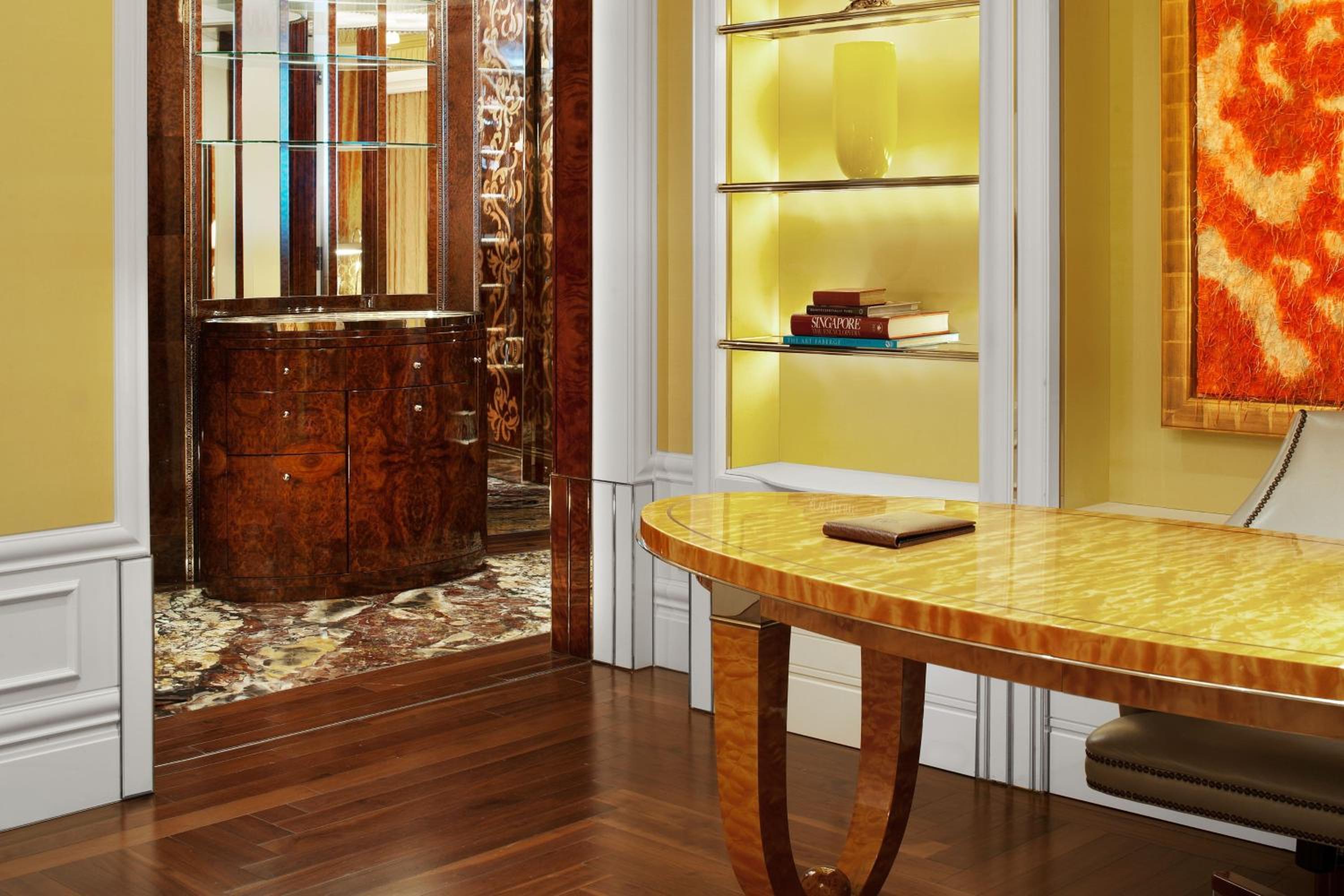 Specialty Suite, 1 Bedroom Larger Suite, 1 King, Garden View Specialty Suite, 1 Bedroom Larger Suite, 1 King, Garden View