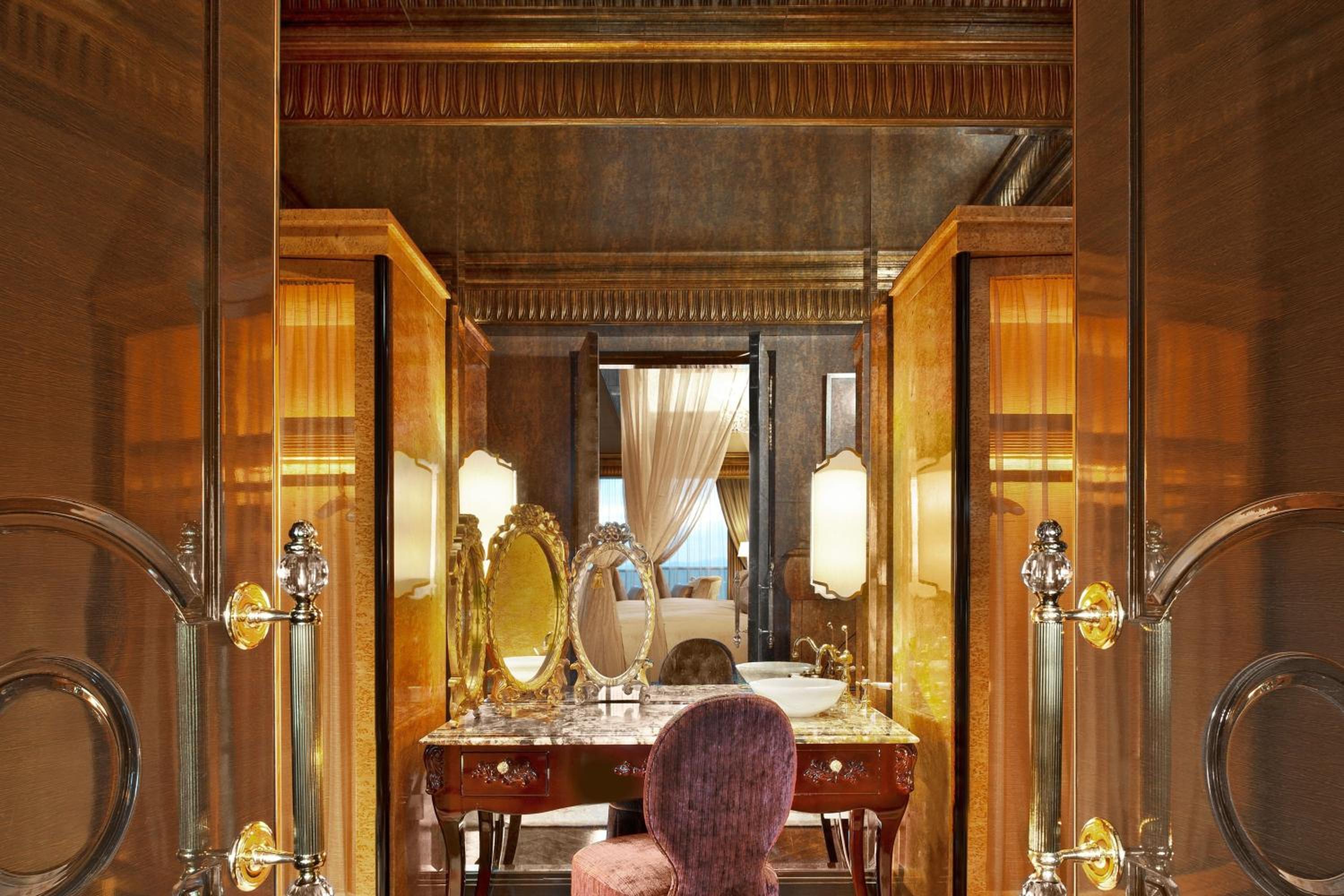 Presidential, Suite, 1 King, Botanical Garden View photo 3