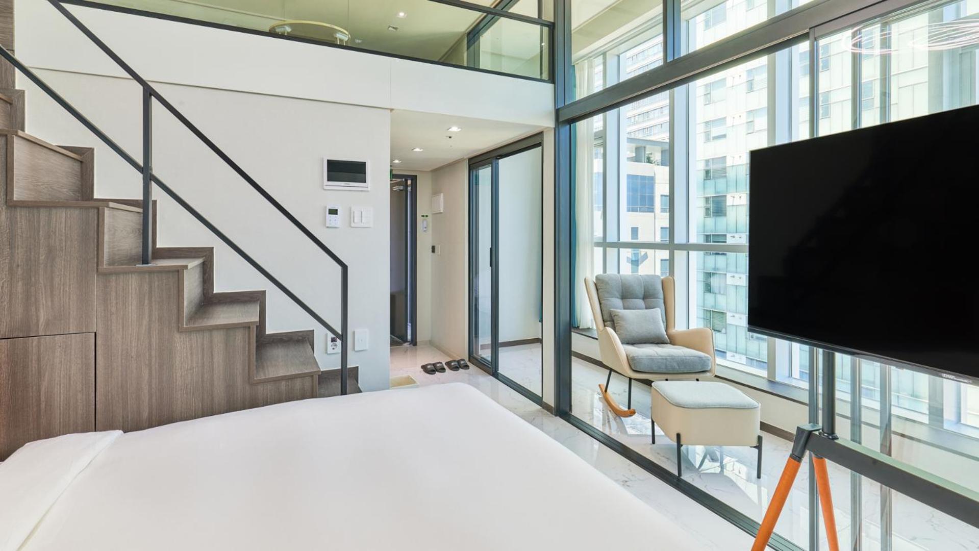 Duplex Deluxe Around Double