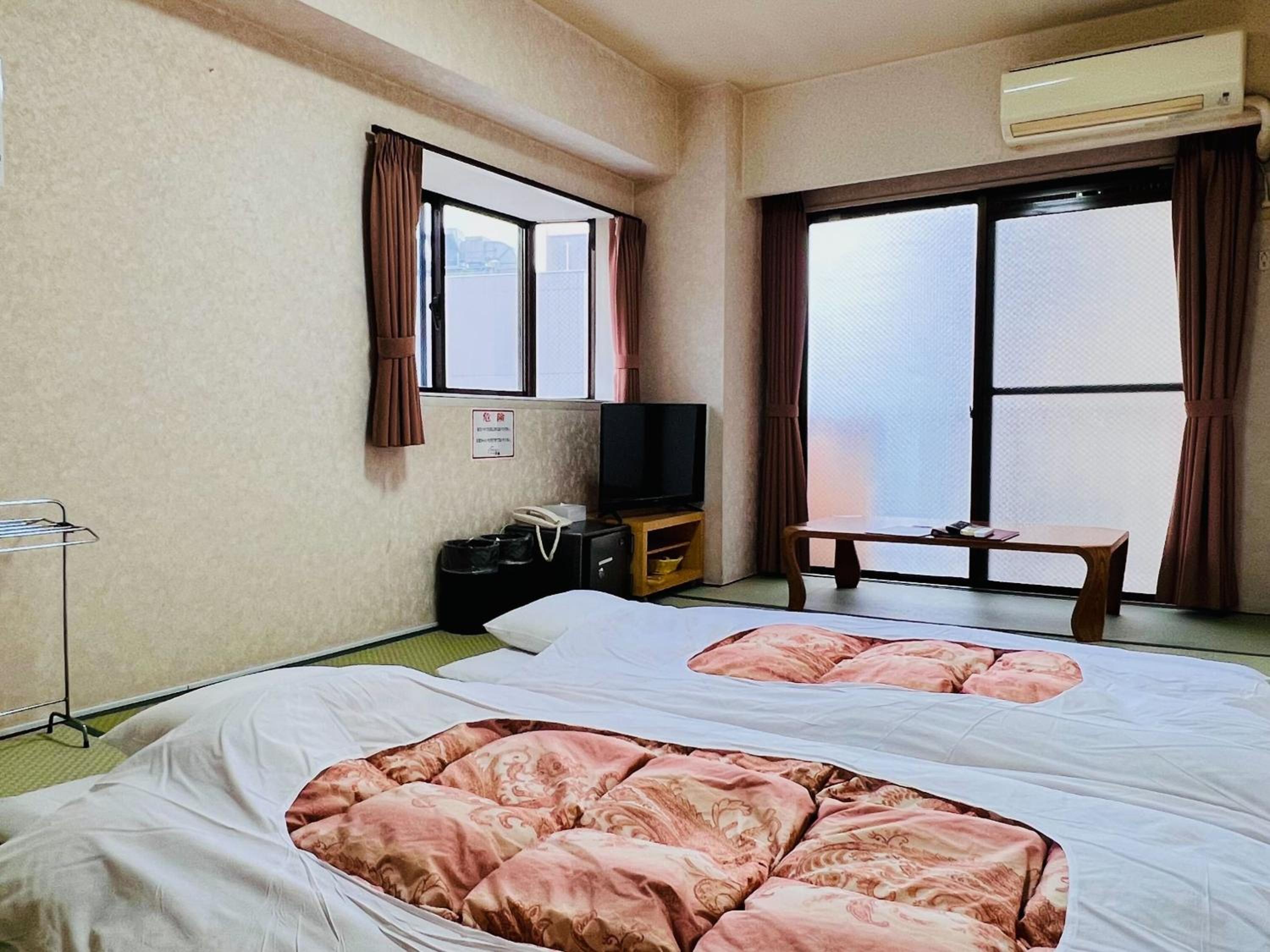 Japanese-Style Standard Twin Room - Partial Sea View - Photo 1