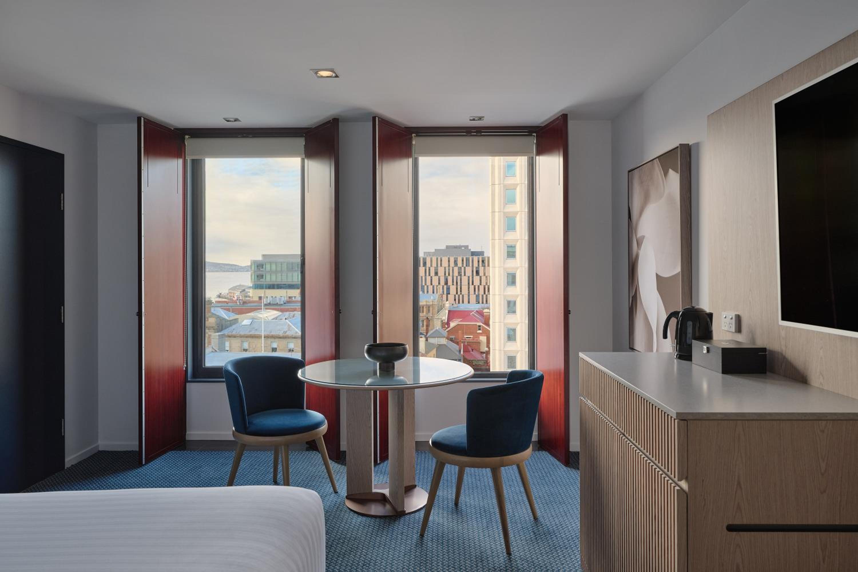 Hotel Room - Photo 7
