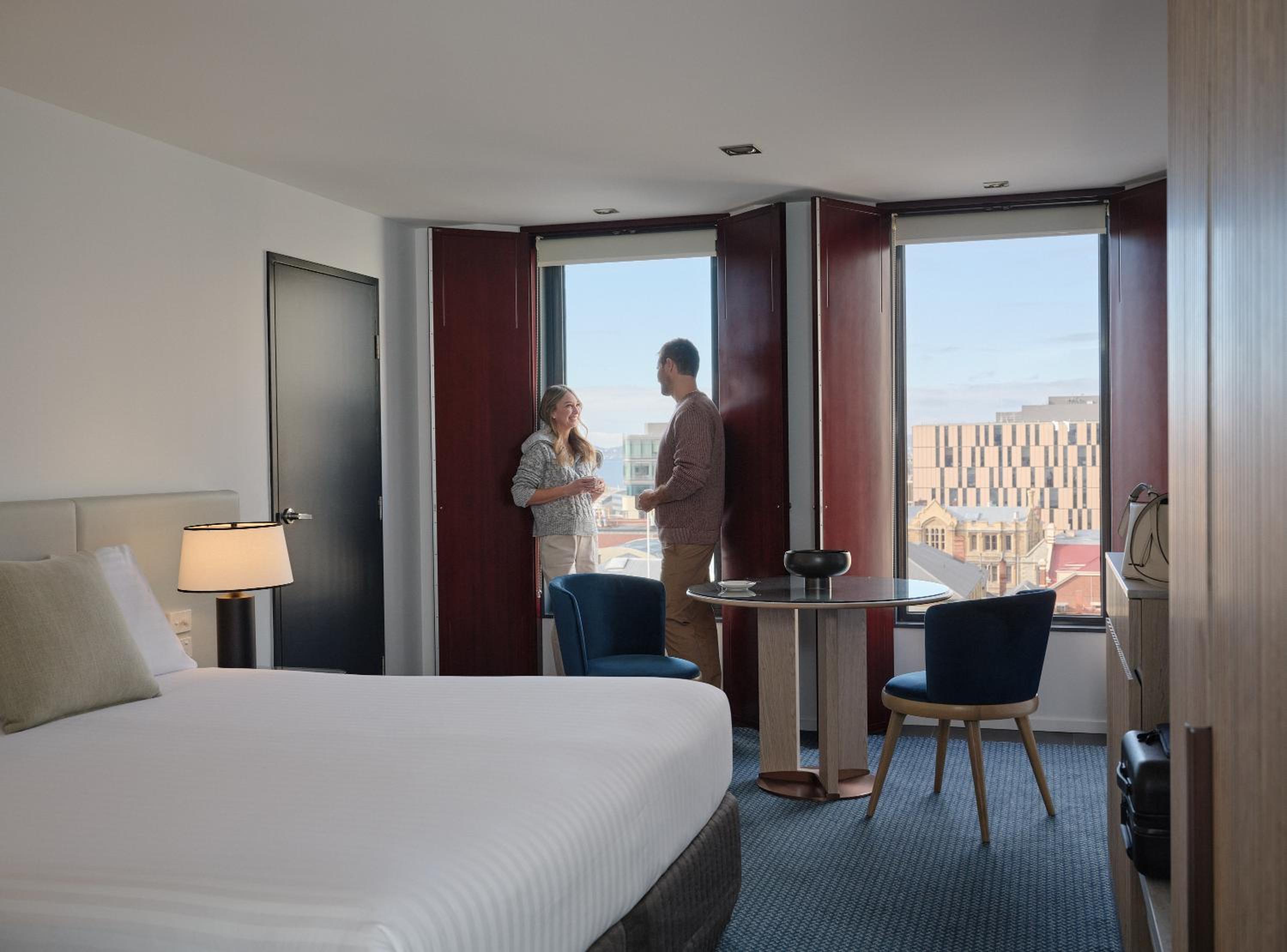 Hotel Room - Photo 5