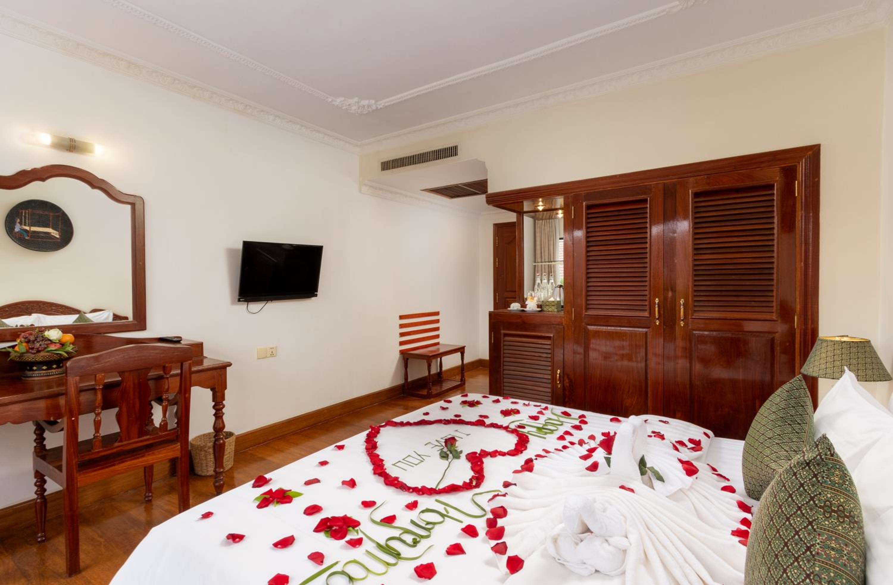 King Room with Pool View photo 2