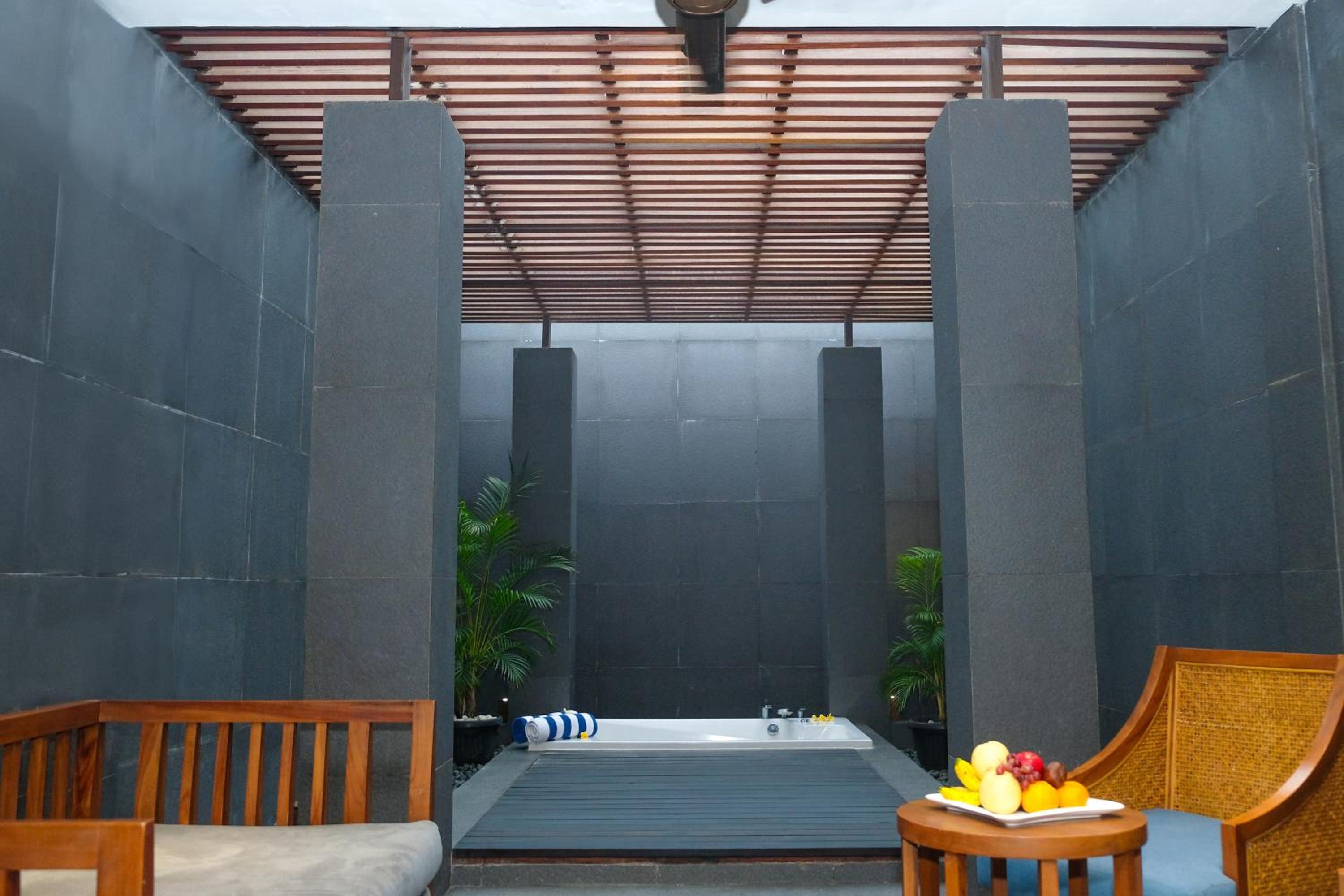 Honeymoon Suite photo 3