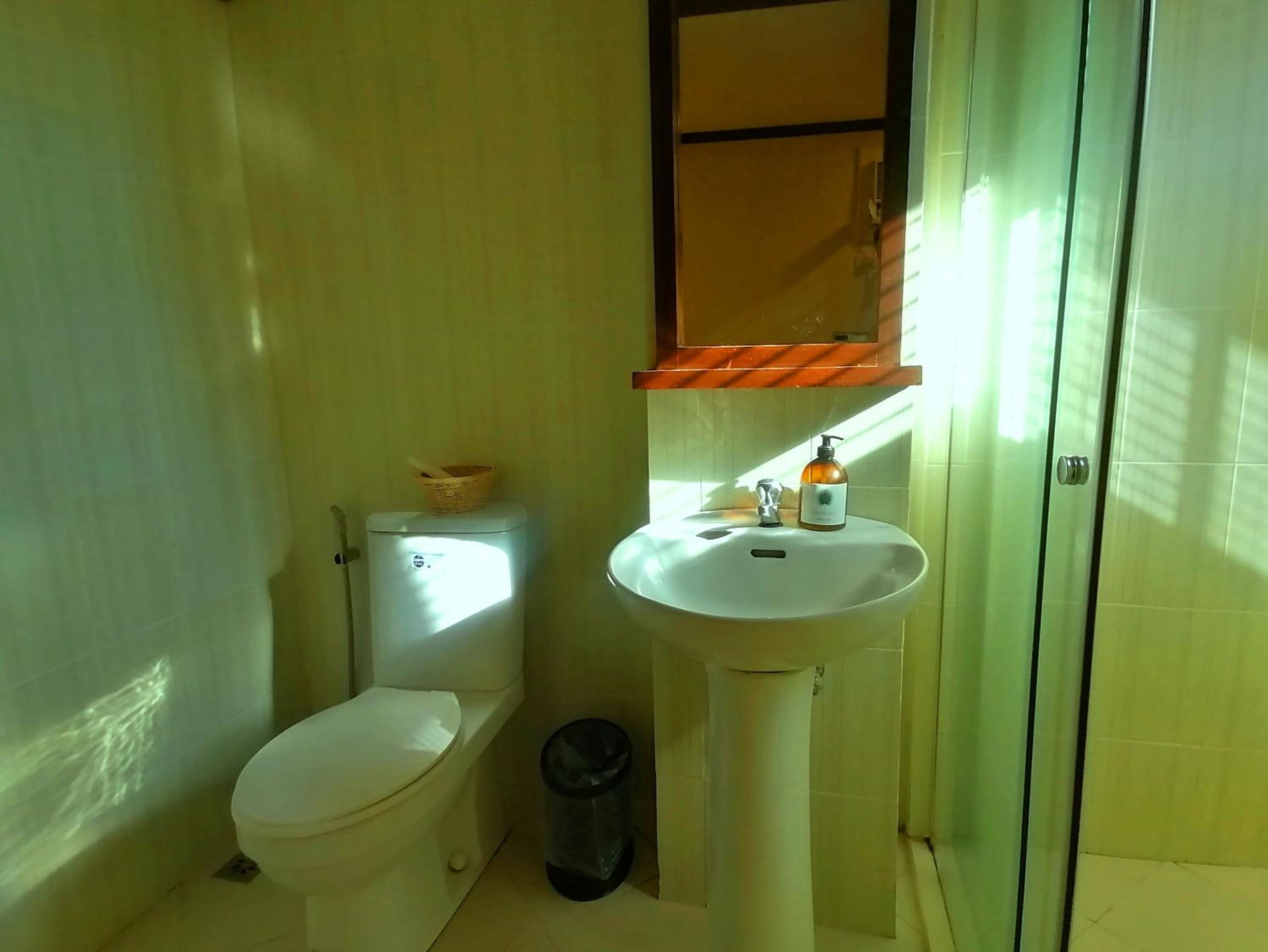 Single Room - Photo 5