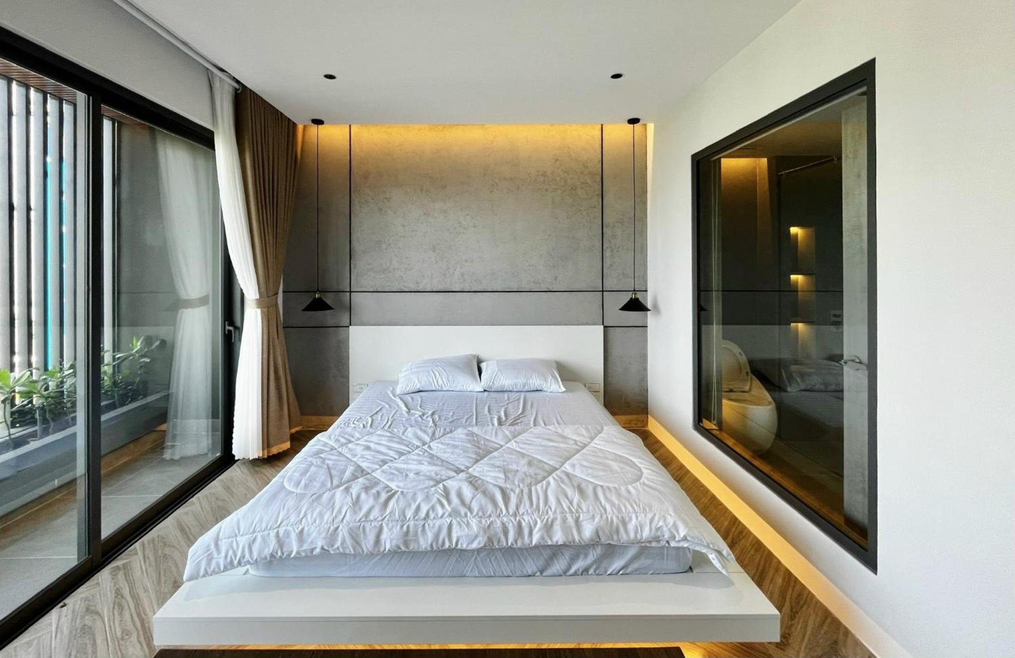 One-Bedroom Apartment with Balcony