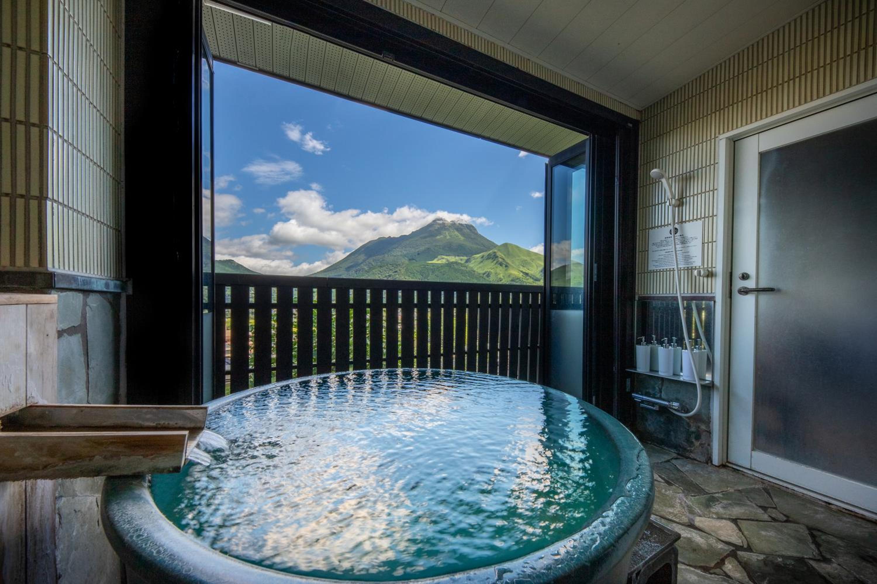 Superior Twin Room with Tatami Area with Semi Open-Air Bath (34-35㎡) - Photo 7