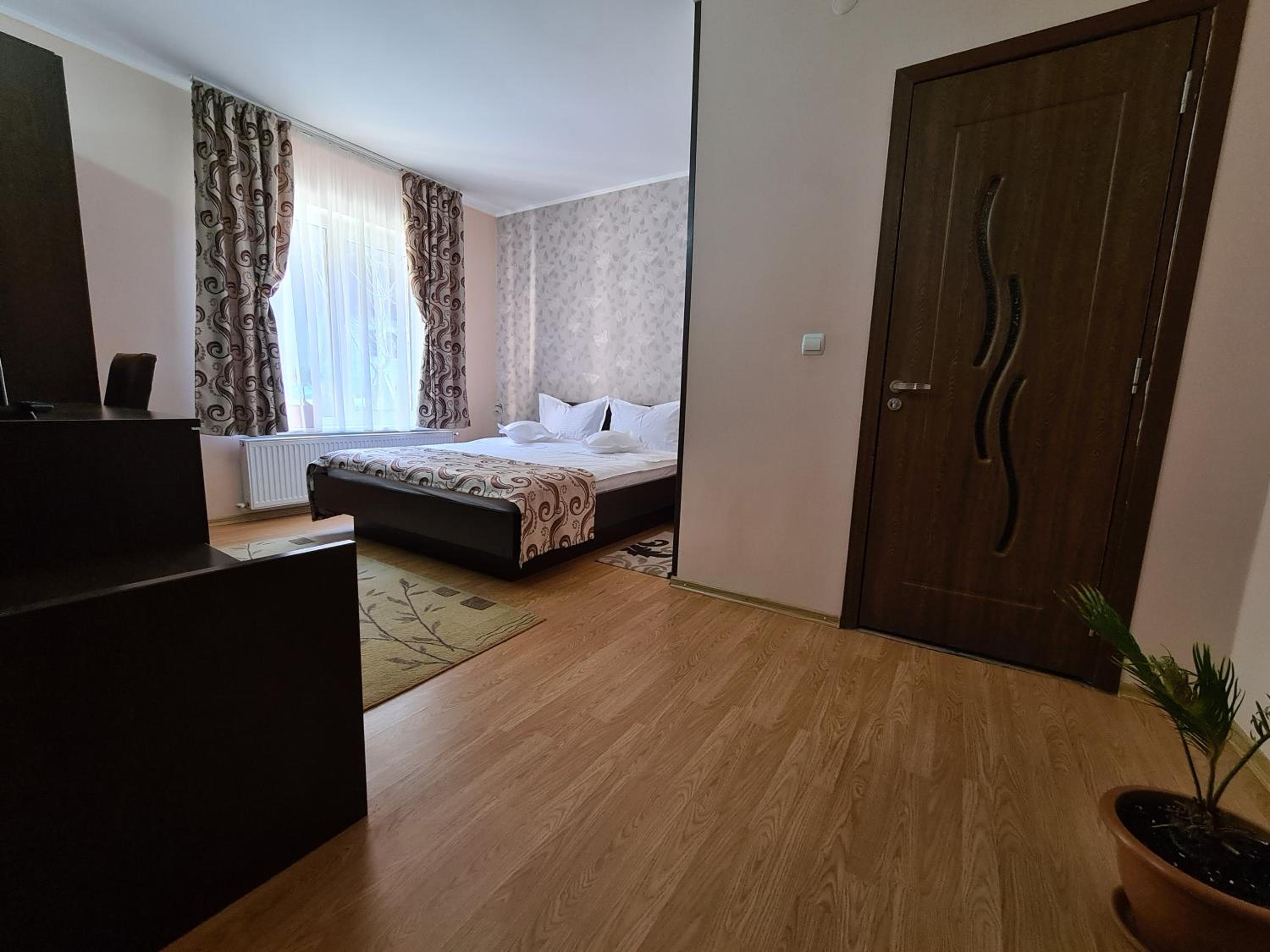 Double Room with Private Bathroom photo 2