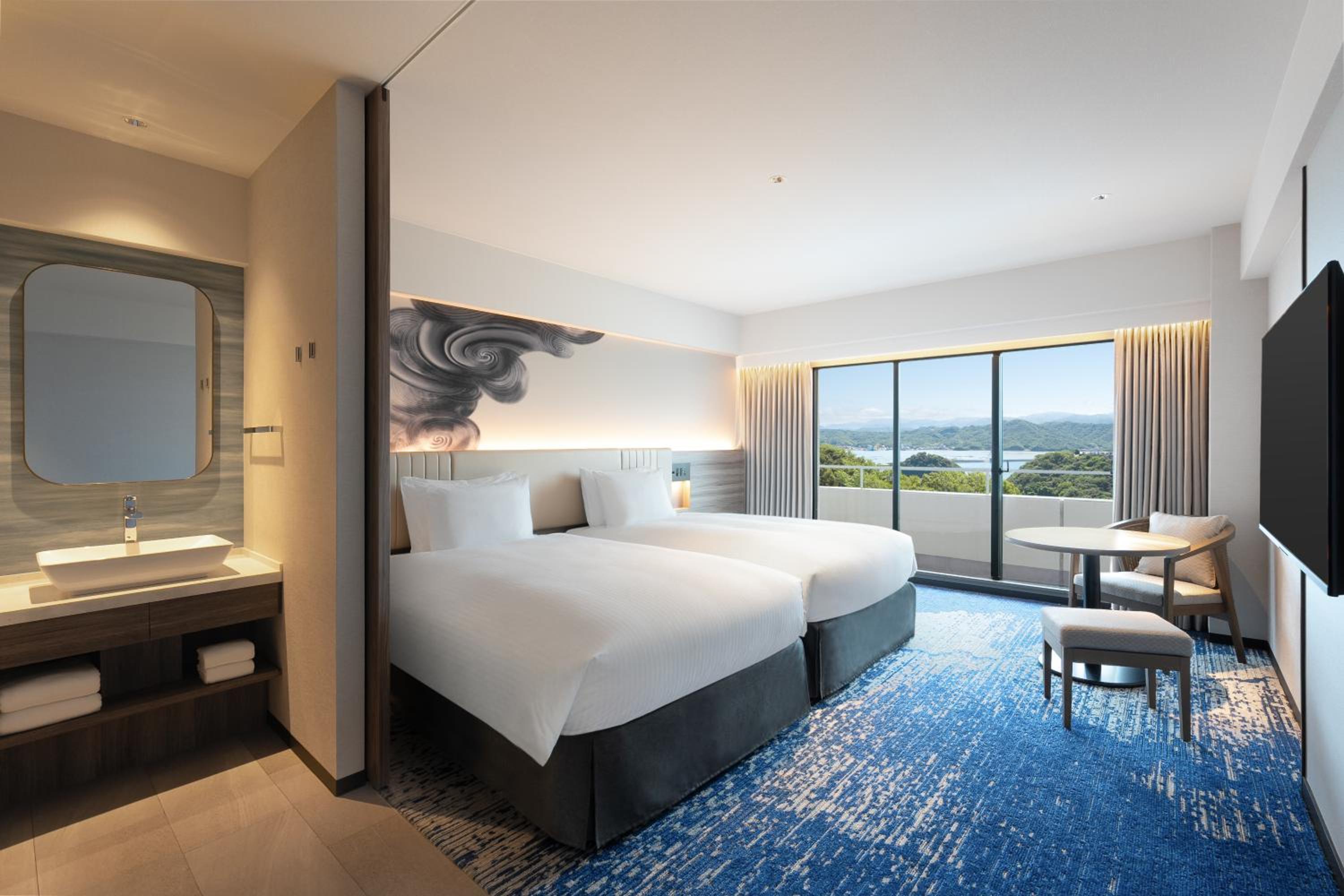 Superior Room with Two Single Beds and Two Extra Beds - Mountain View
