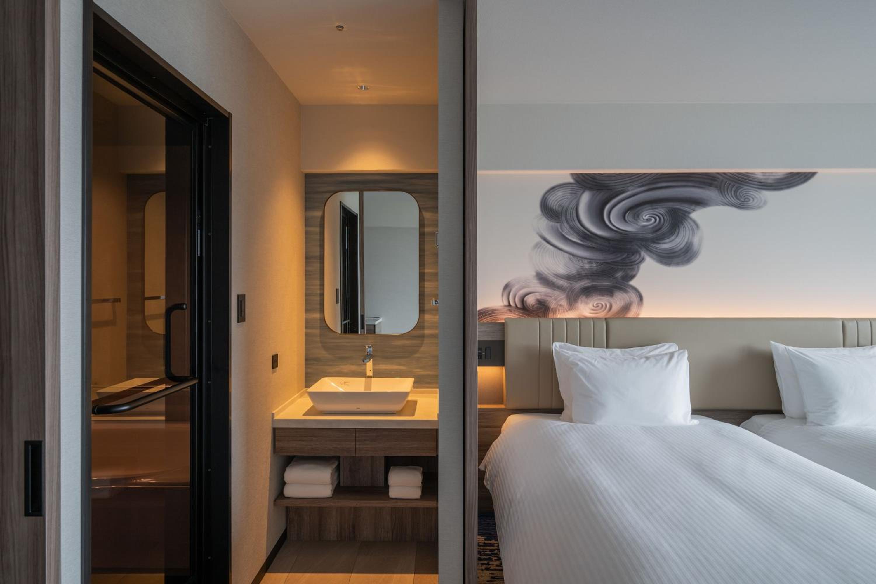 Superior Room with Two Single Beds and Two Extra Beds - Ocean/Sea View photo 2