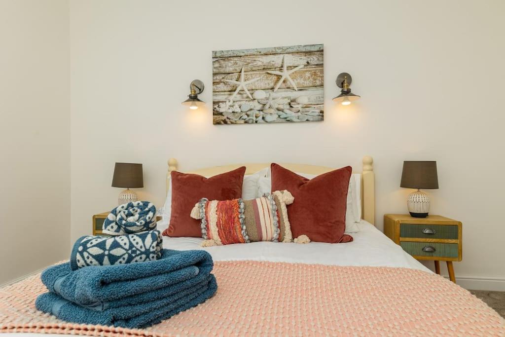 Five-Bedroom House photo 1