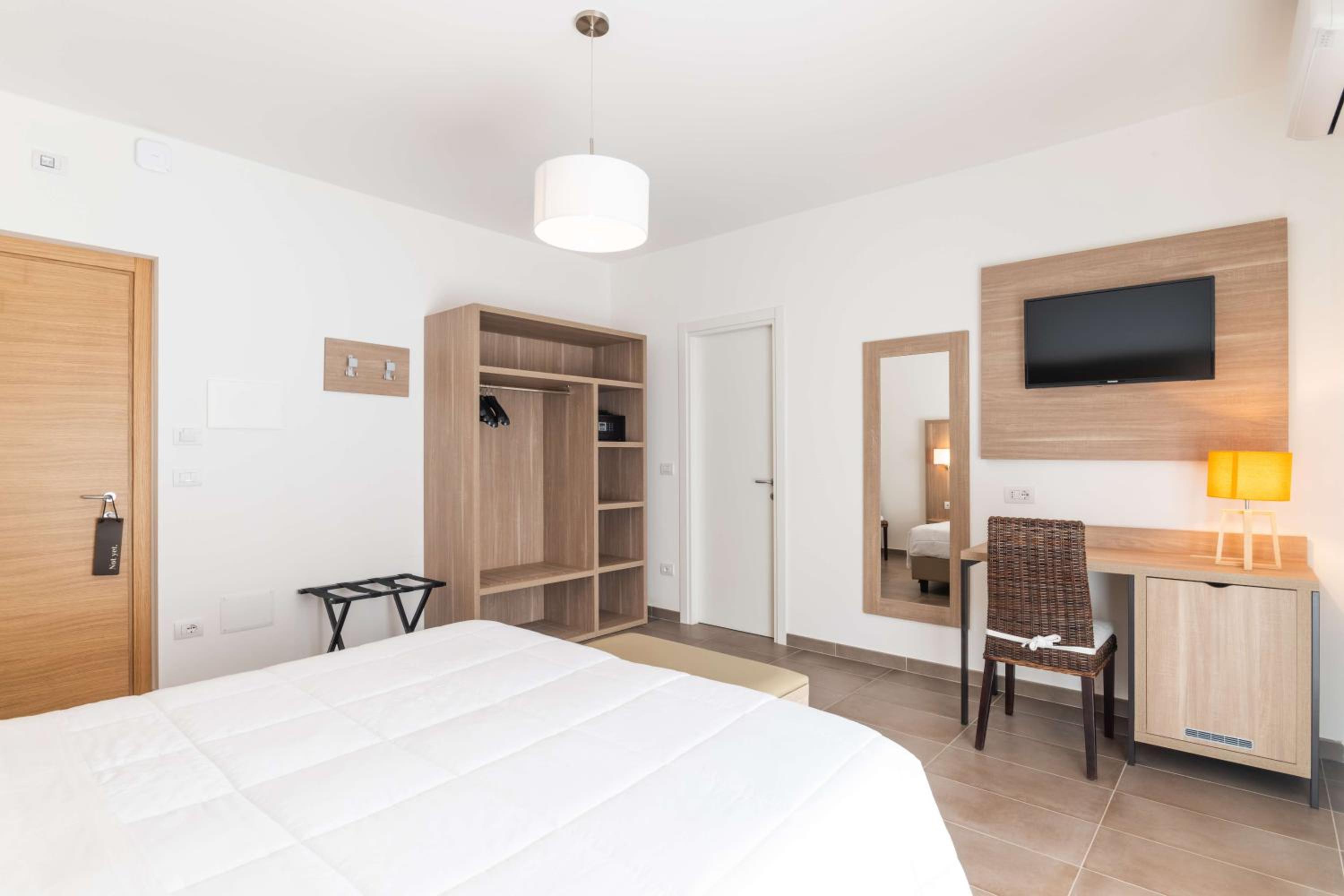 Double or Twin Room - Photo 4