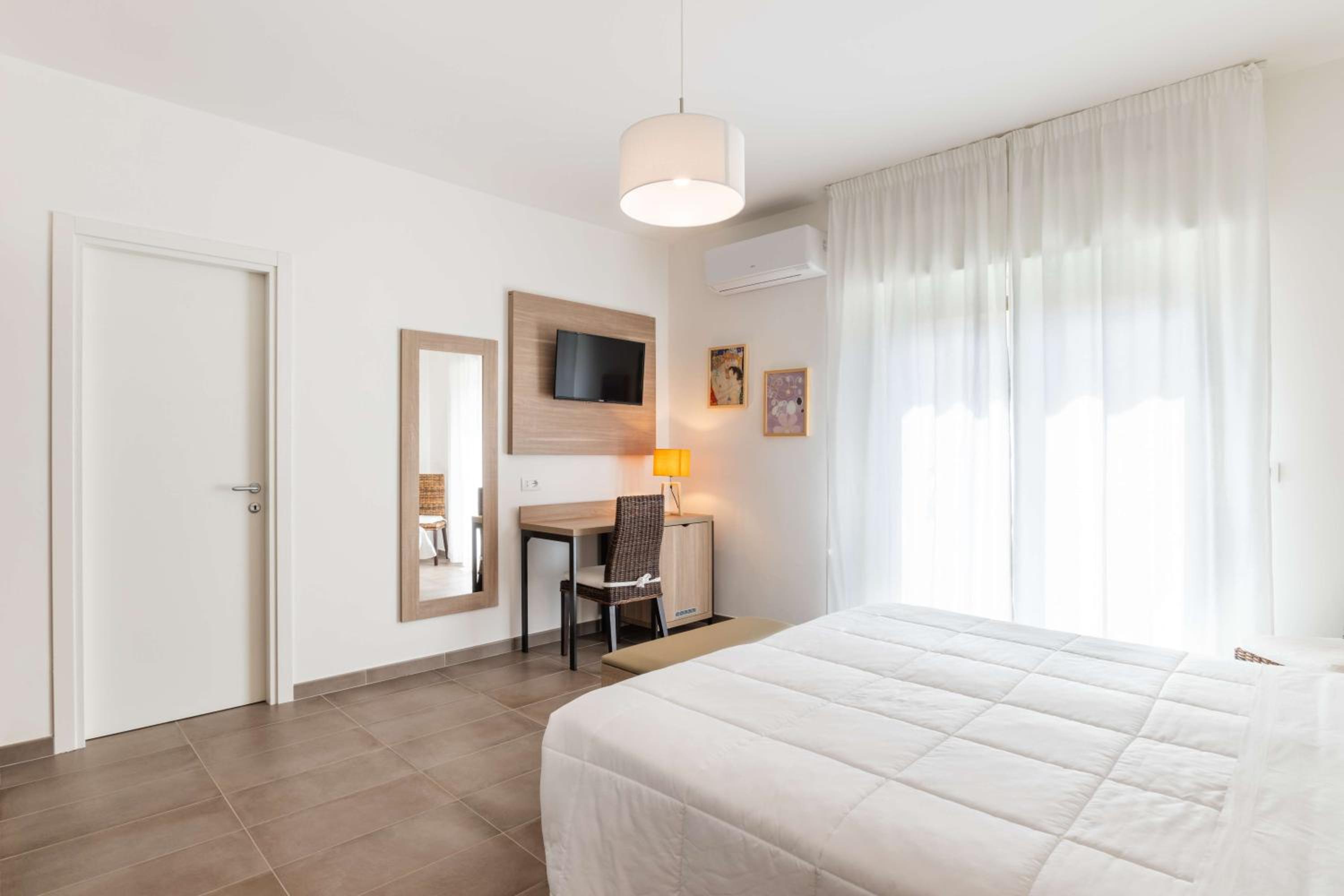 Double or Twin Room - Photo 3
