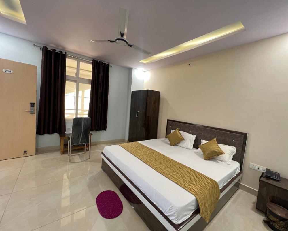 Deluxe King Room photo 3