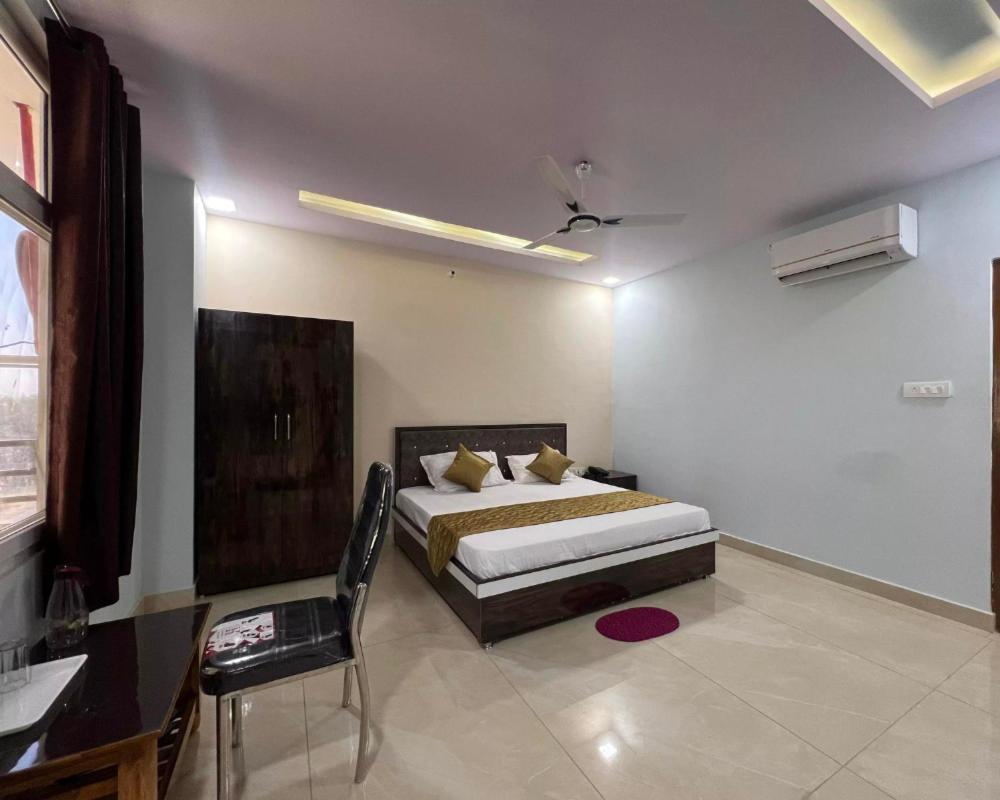 Deluxe King Room photo 2