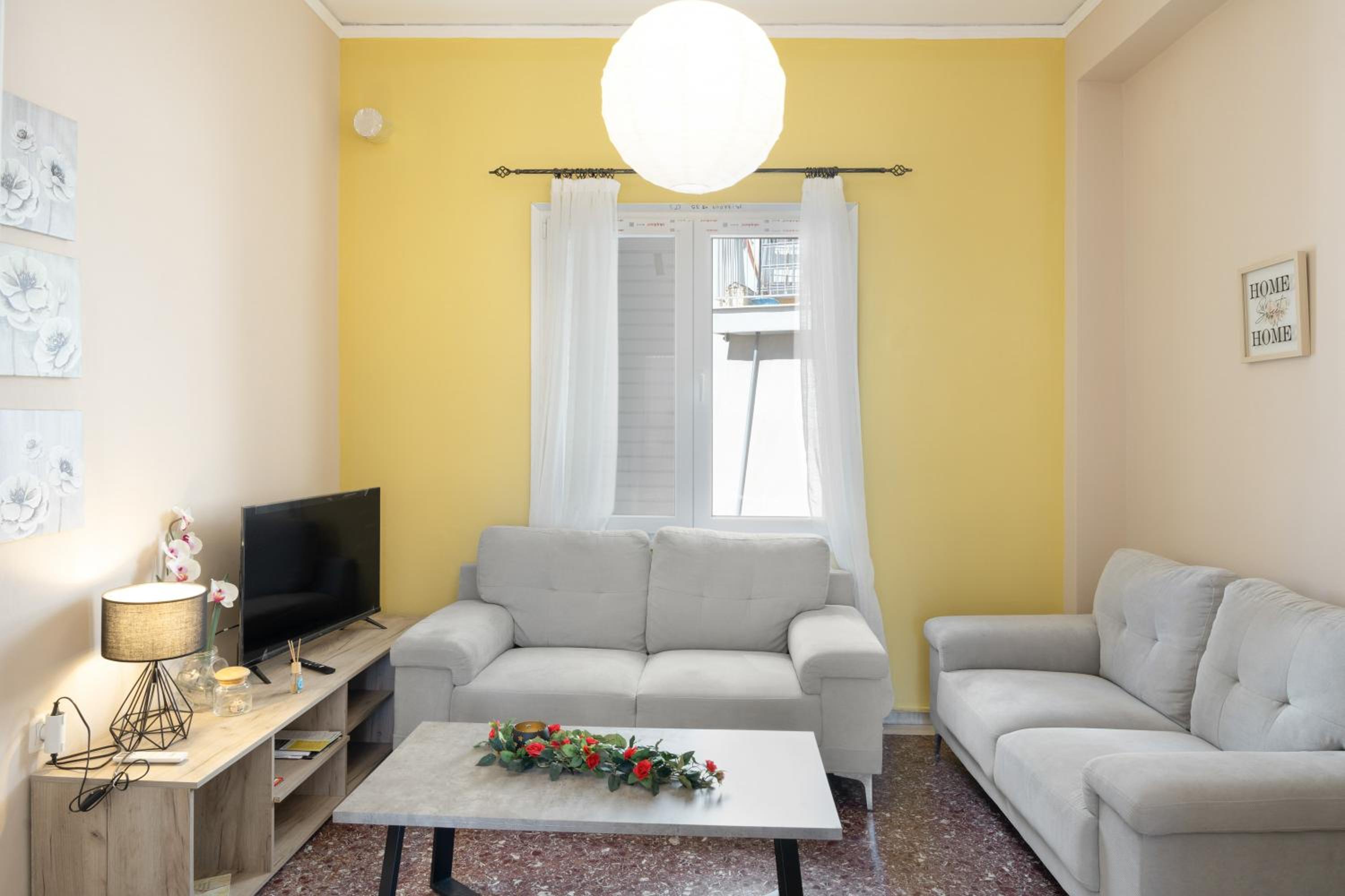 Two-Bedroom Deluxe Apartment with Balcony