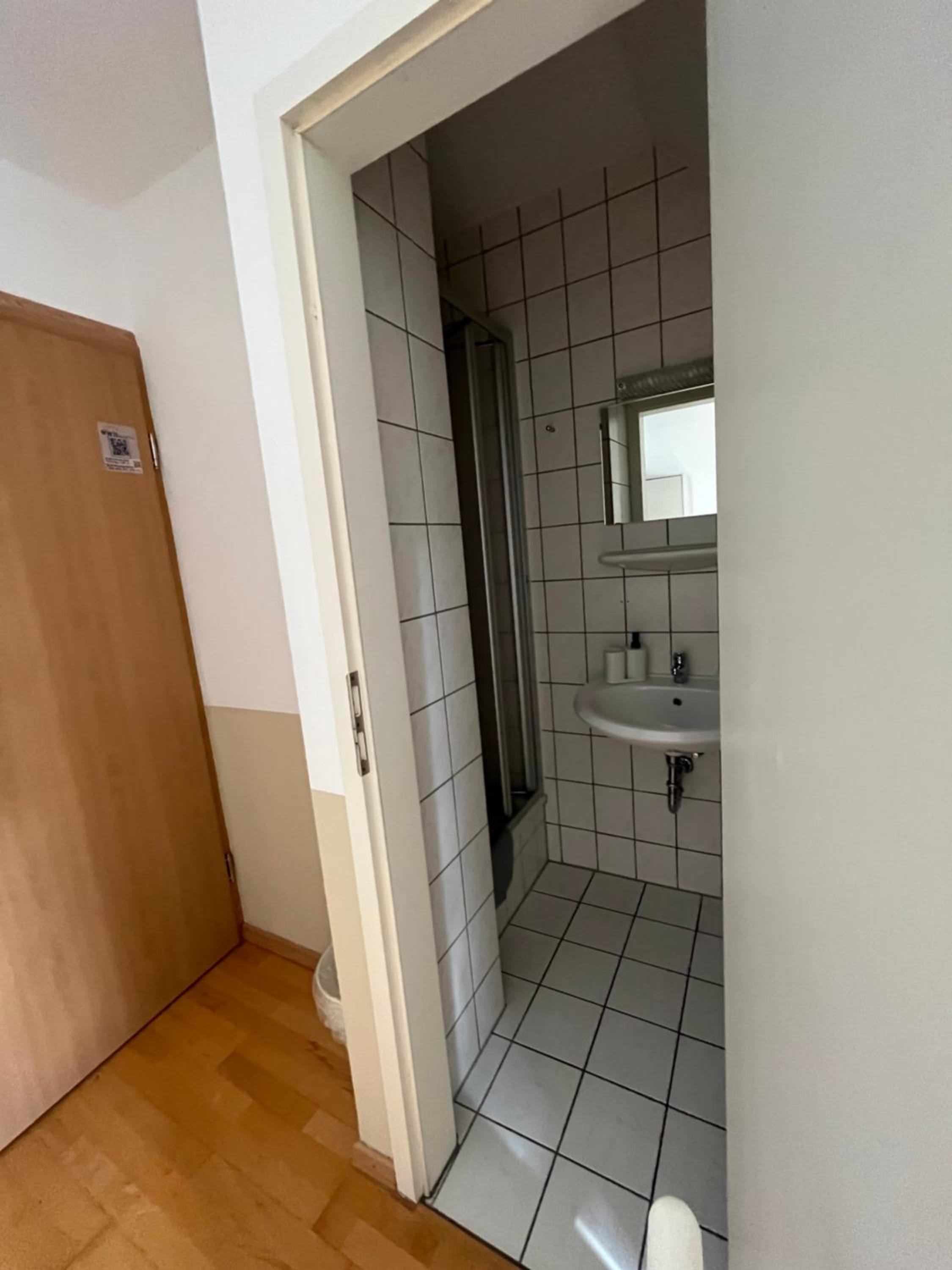 Single Room with Bathroom photo 3