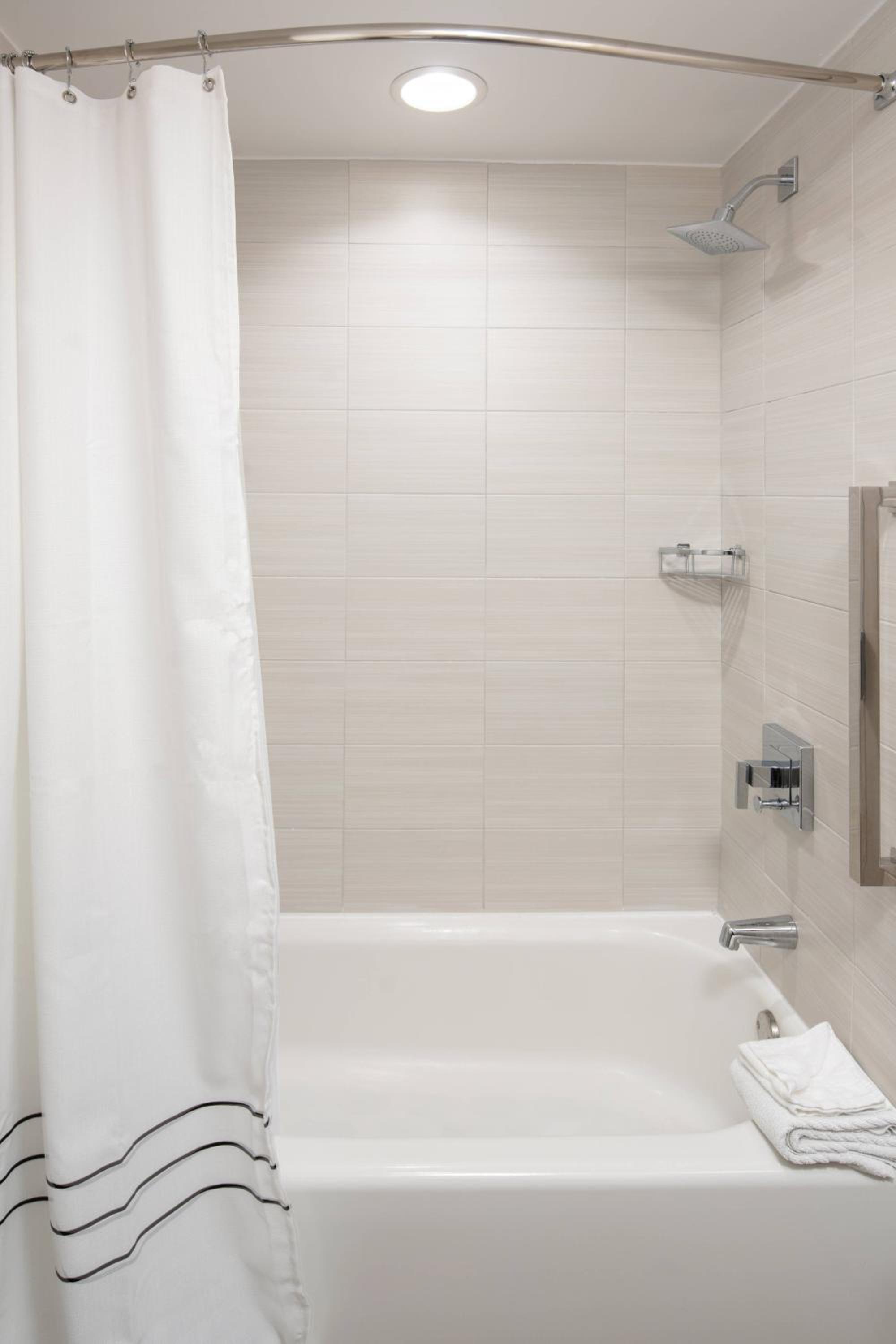 Guest room, 2 Queen - Photo 6