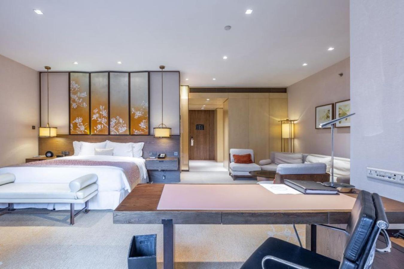 Junior King Suite