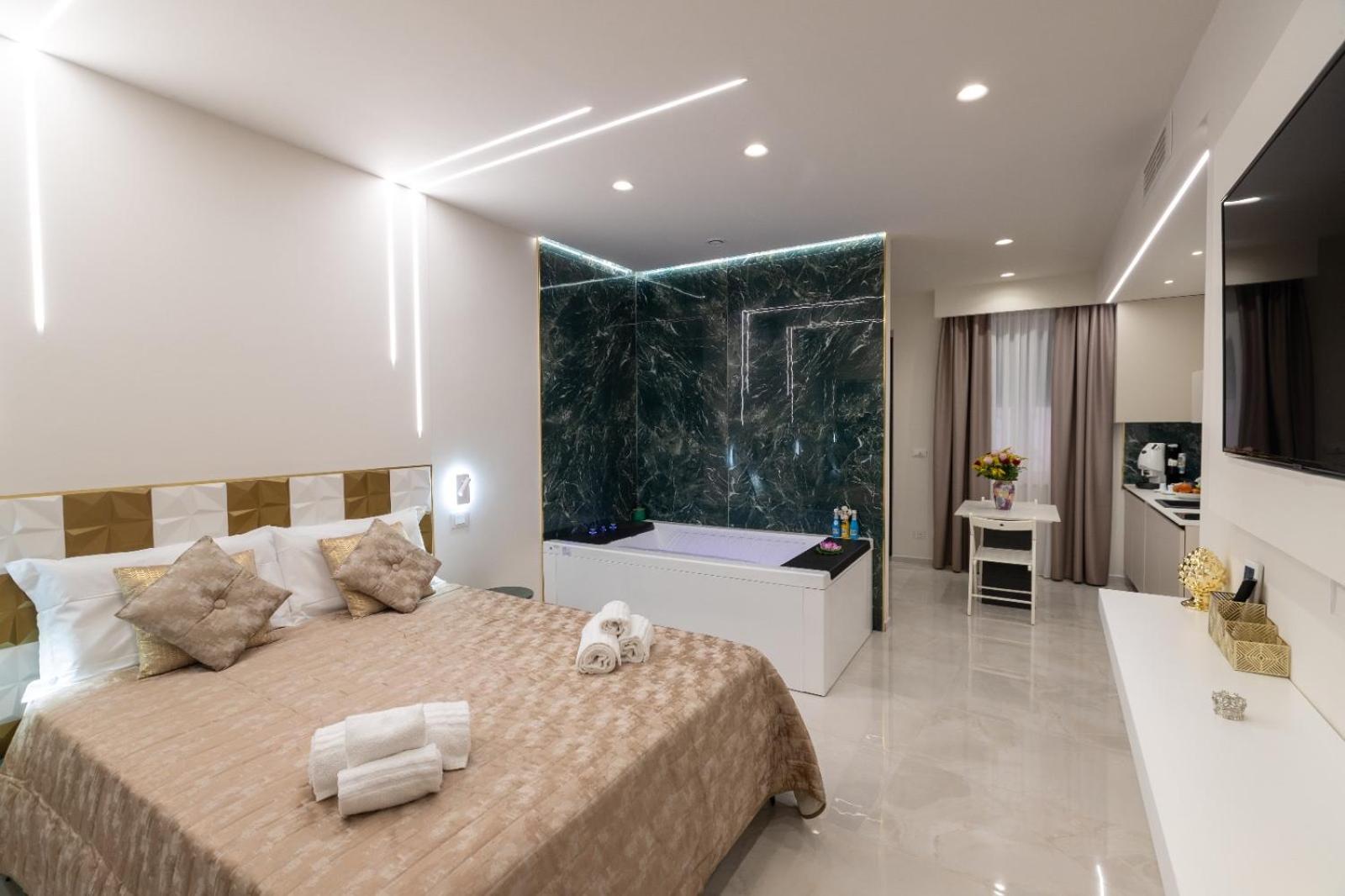 Deluxe Suite with Spa Bath