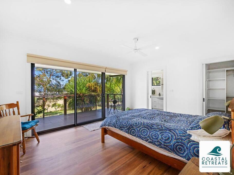 Five-Bedroom House photo 1