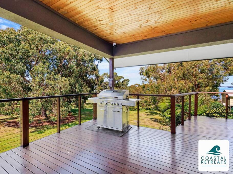 Five-Bedroom House photo 2