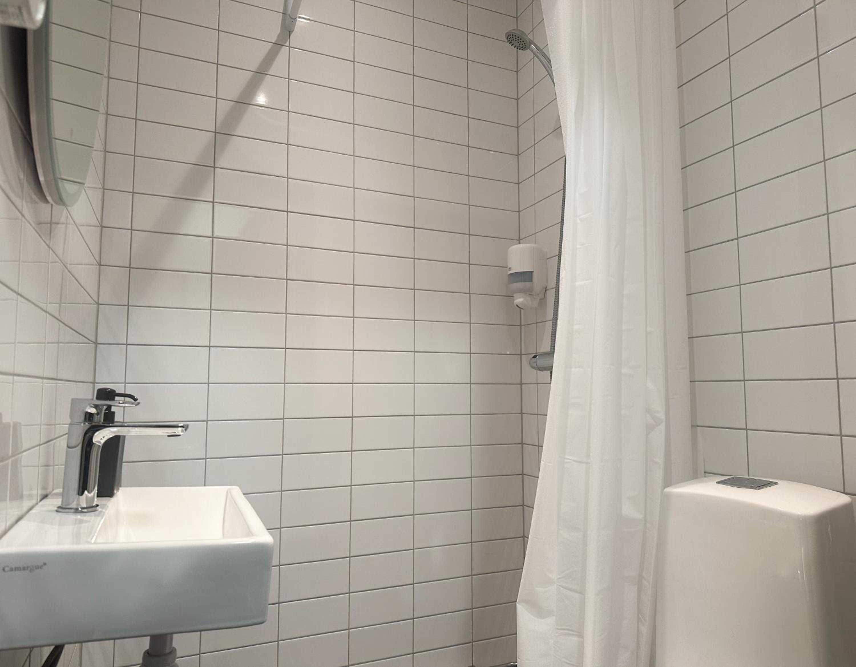 Economy Queen Room without Window