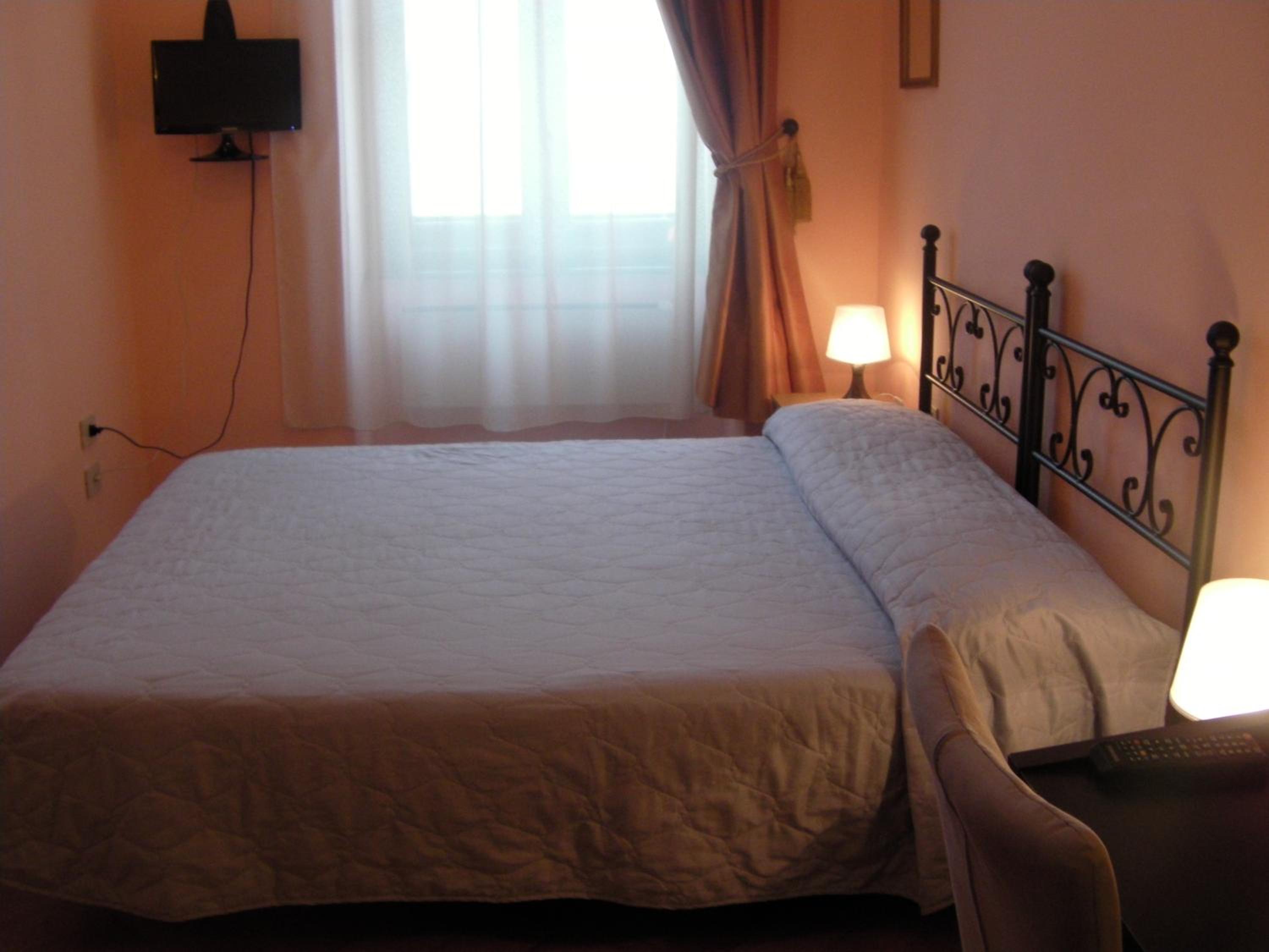 Double or Twin Room with Shared Bathroom