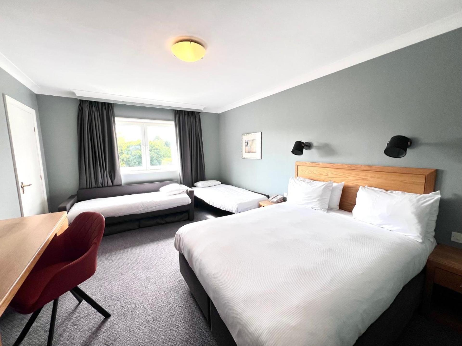 Standard Double Room with Double Bed and Two Single Sofa Beds thumbnail 5