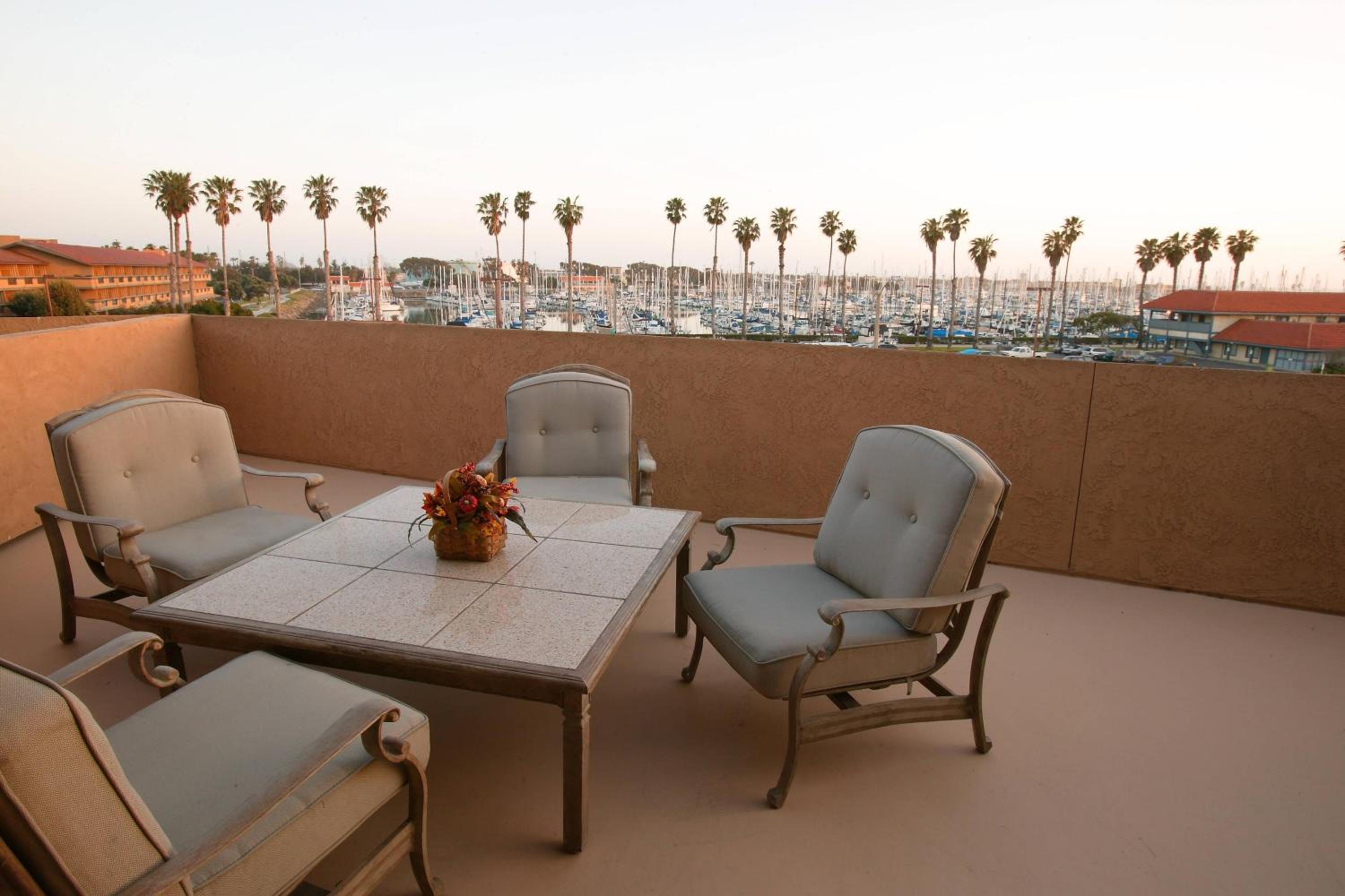 Suite, 1 King, Partial harbor view, Balcony photo 3