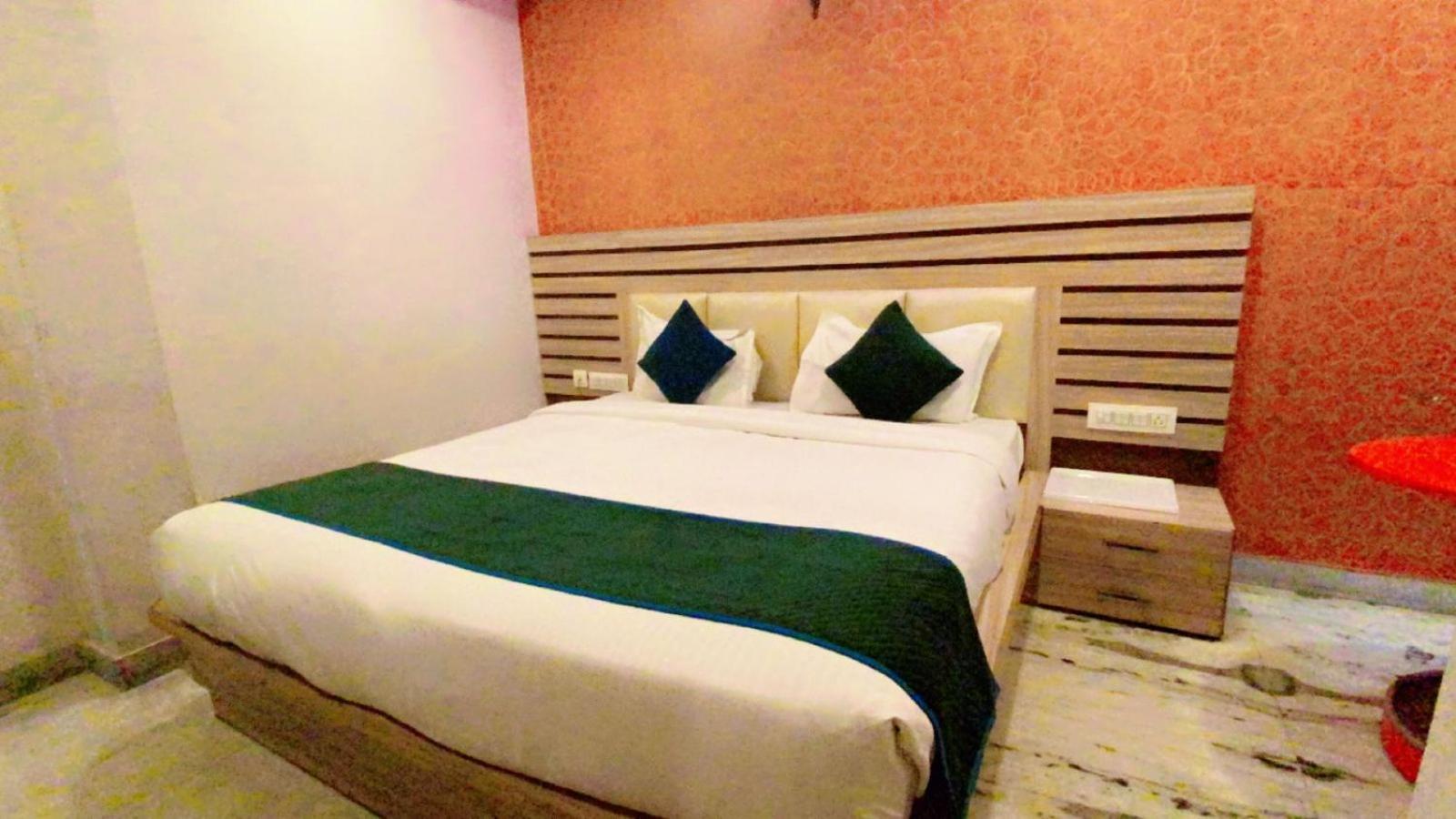 Deluxe Room - Photo 7