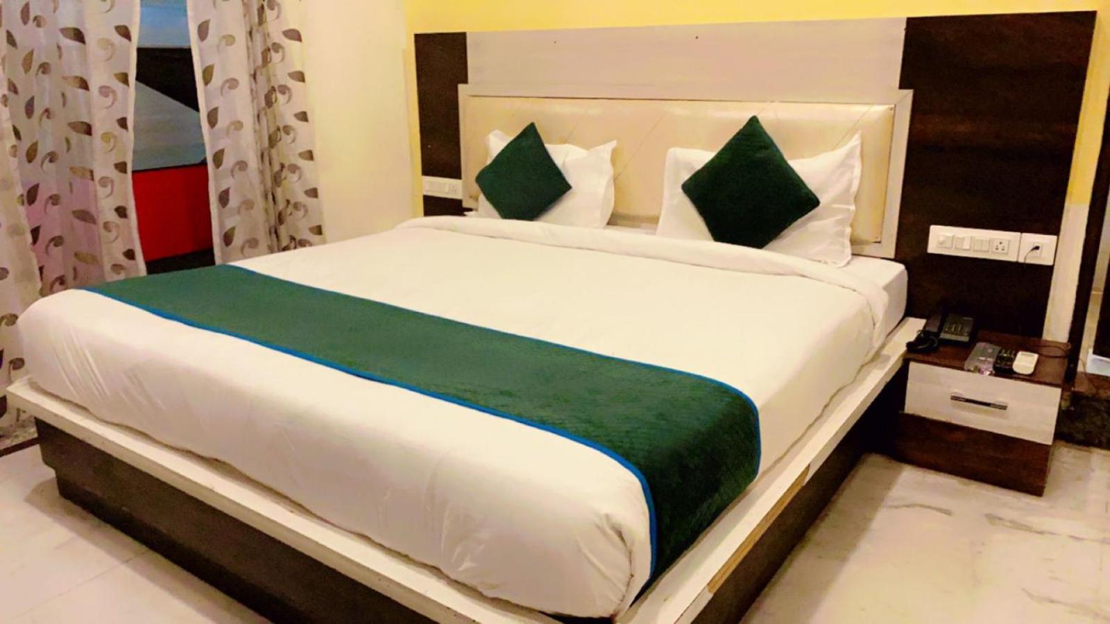 Deluxe Room - Photo 2