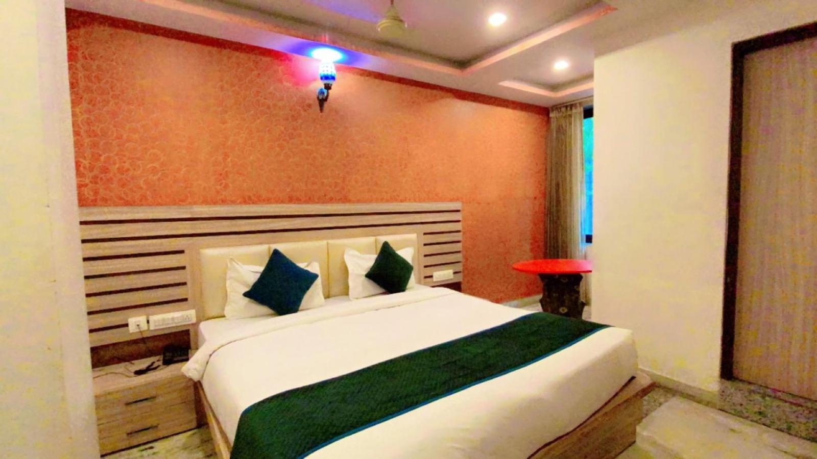 Deluxe Room - Photo 5
