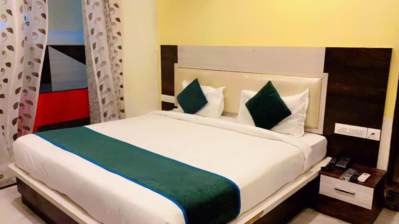 Deluxe Room - Photo 6