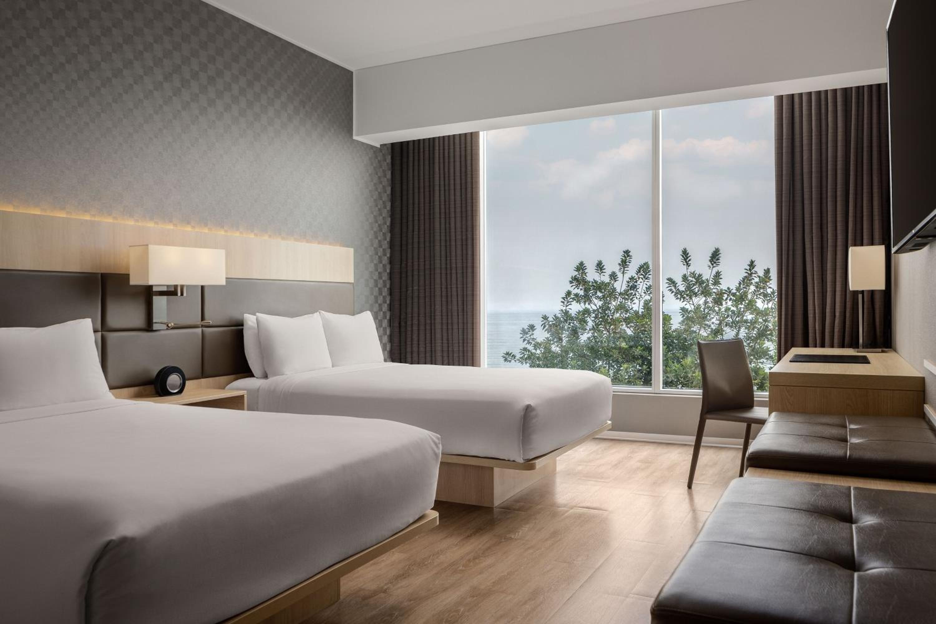 Deluxe Double Room with Partial Ocean View - Photo 1