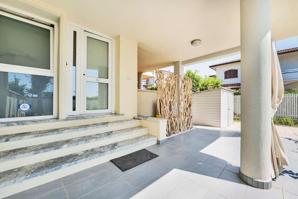 Three-Bedroom House photo 3