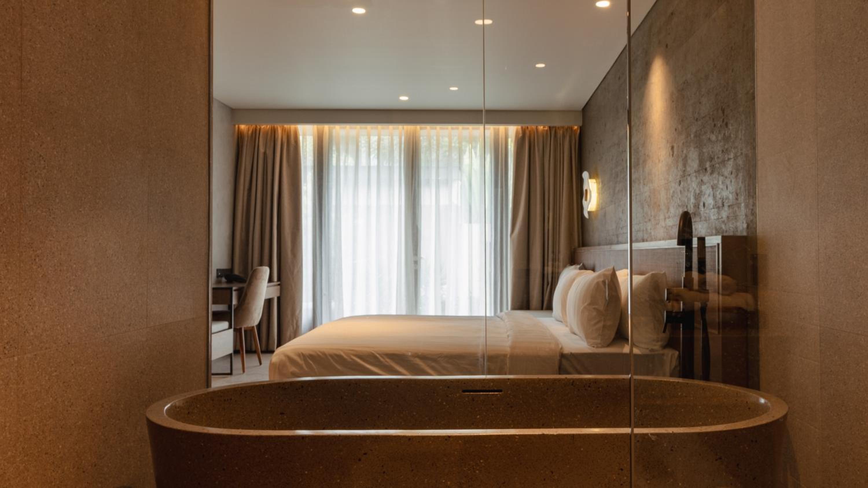 Deluxe Pool Access With Bathtub - Photo 6