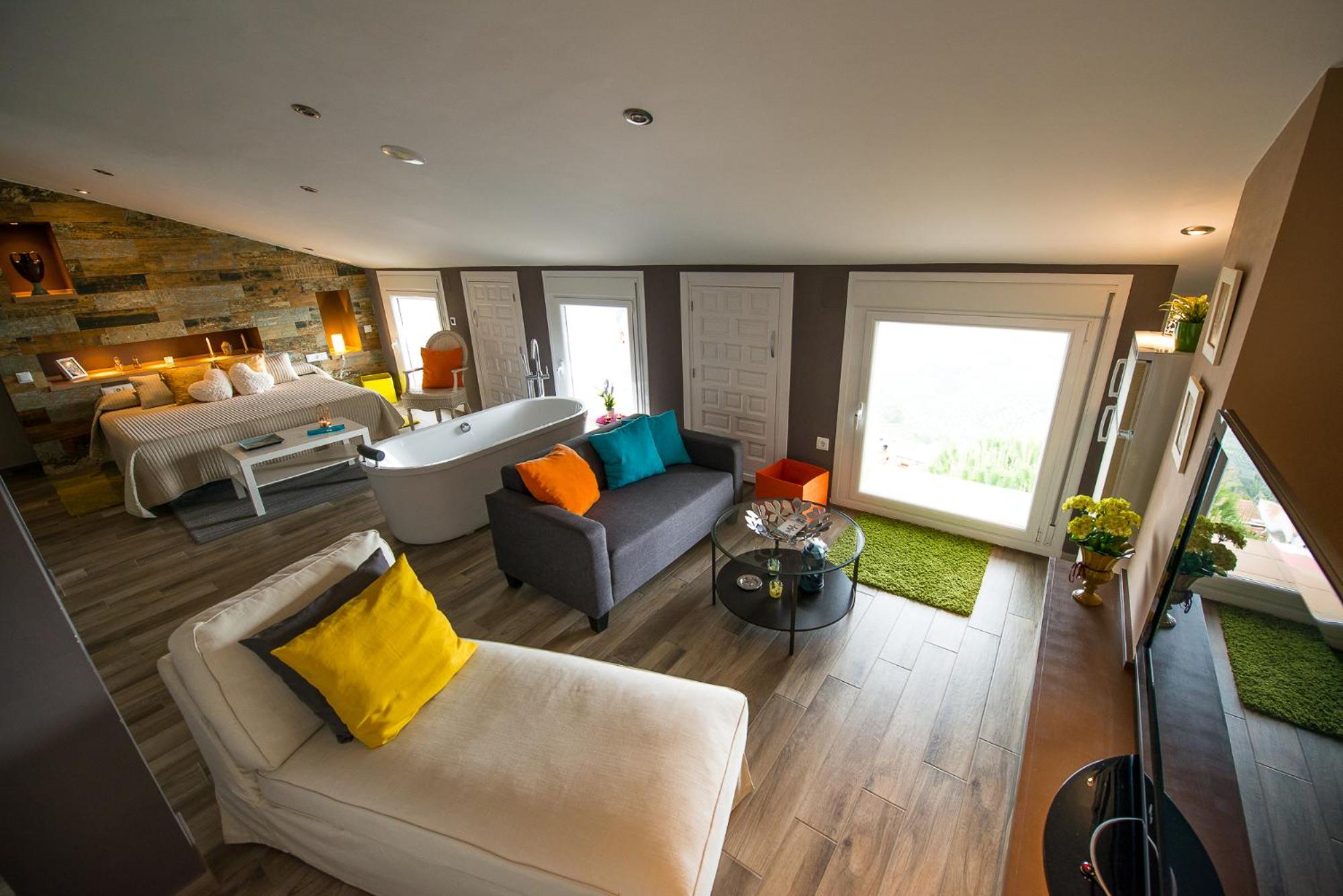 Deluxe Double Room with Bath photo 2