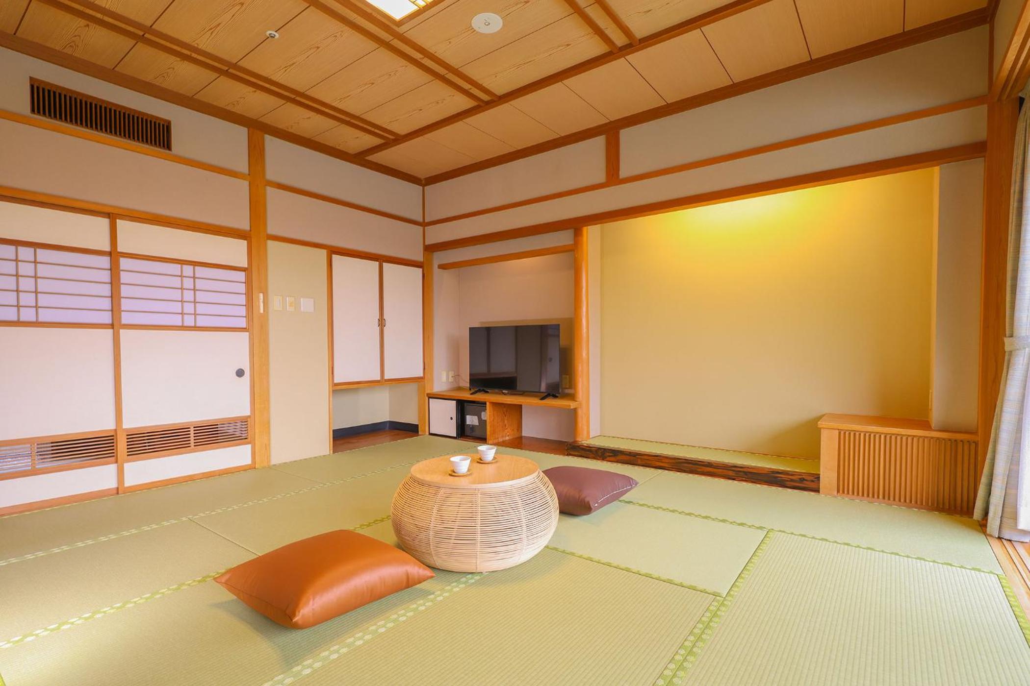 Standard Japanese-Style-Room 19 sqm holds 5 people - Indoor Bath - Non-Smoking