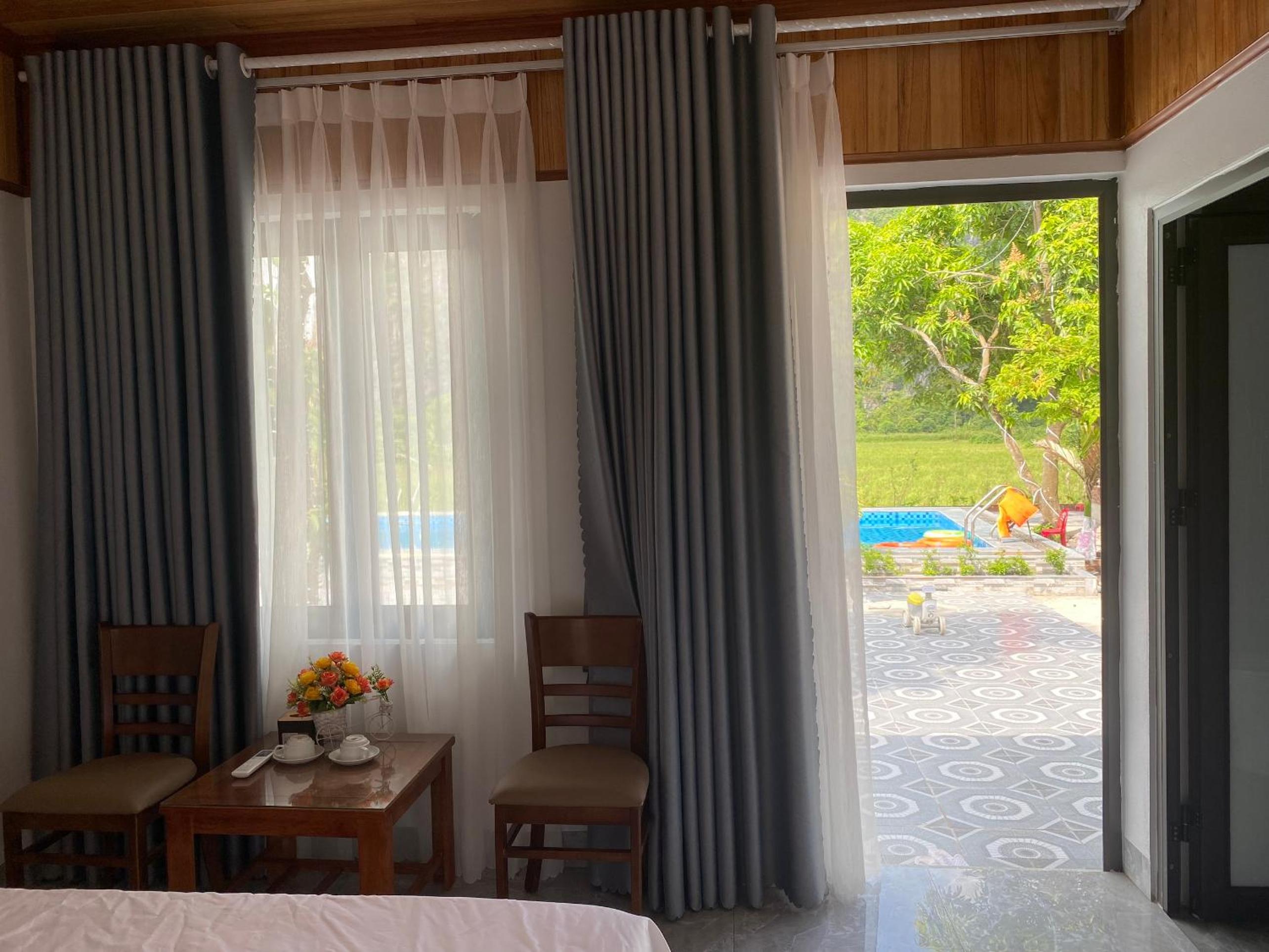 King Room with Pool View photo 1