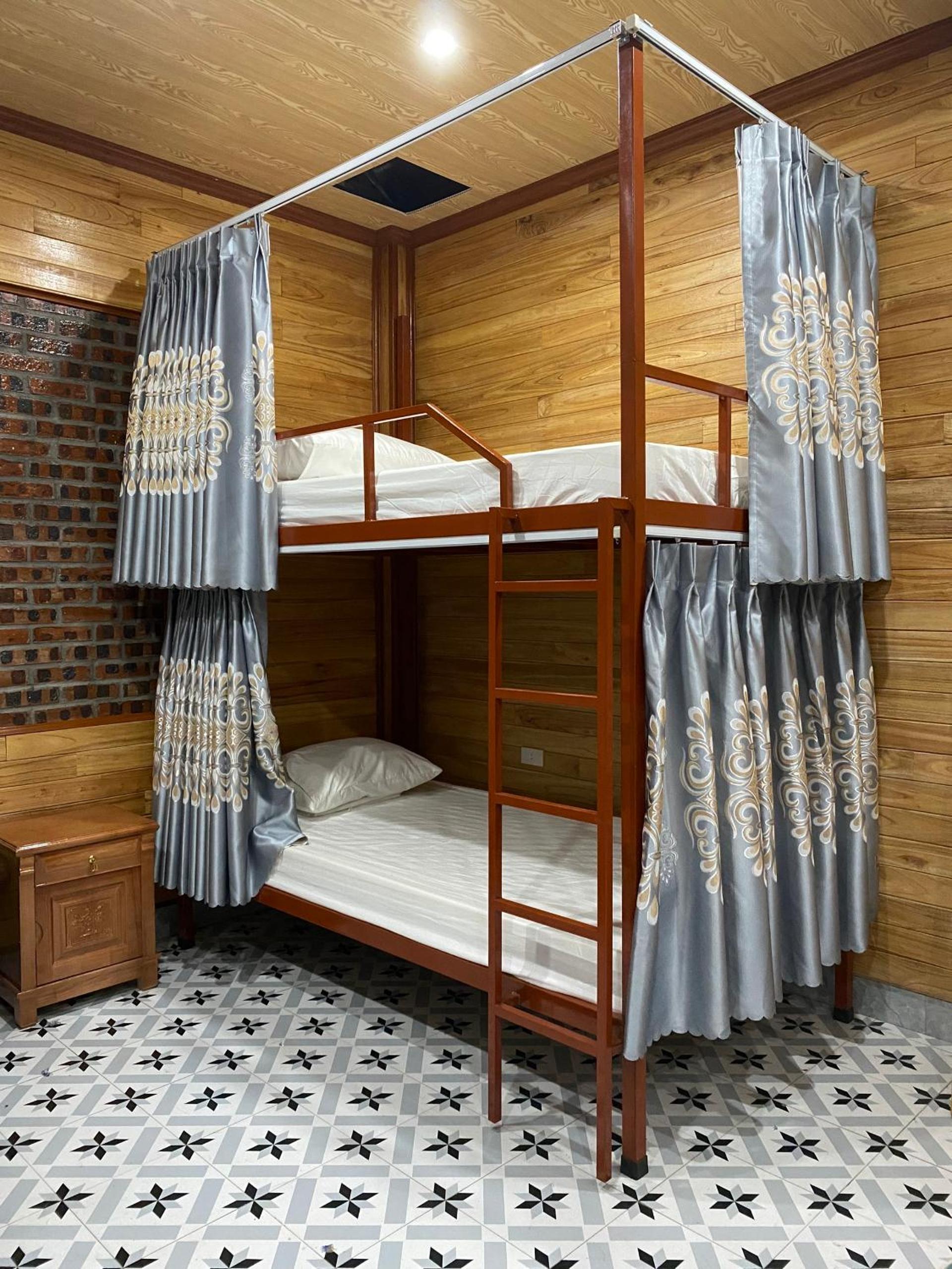 8-Bed Mixed Dormitory Room photo 1