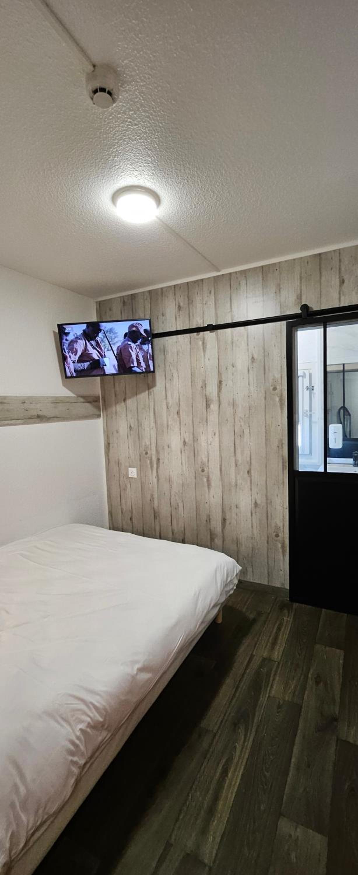 Double Room - Photo 10